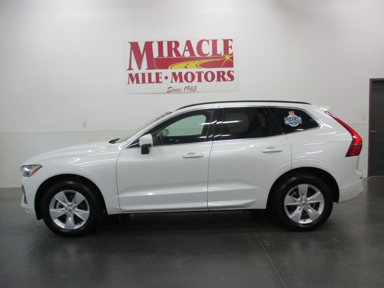 Used 2022 Volvo XC60 B5 Momentum image 2