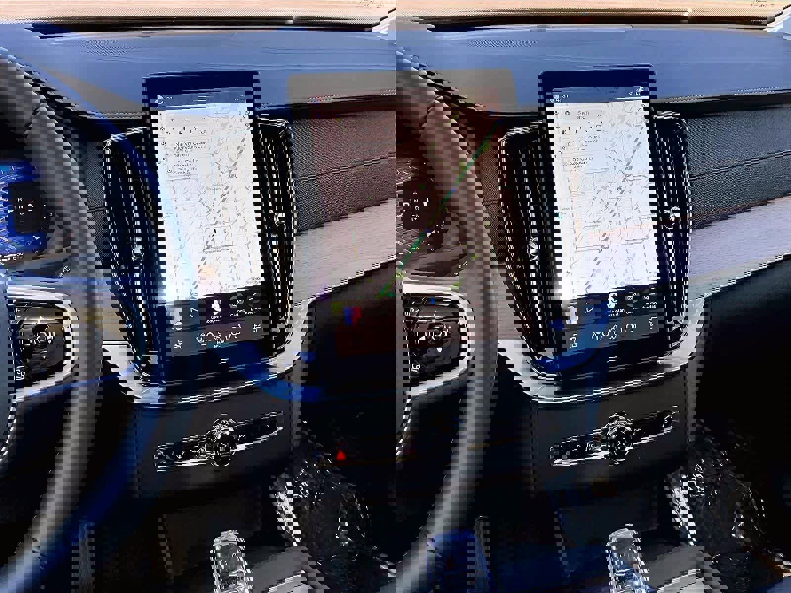 Used 2025 Volvo XC90 B5 Core w/ Protection Package Premier AWD/4WD image 8