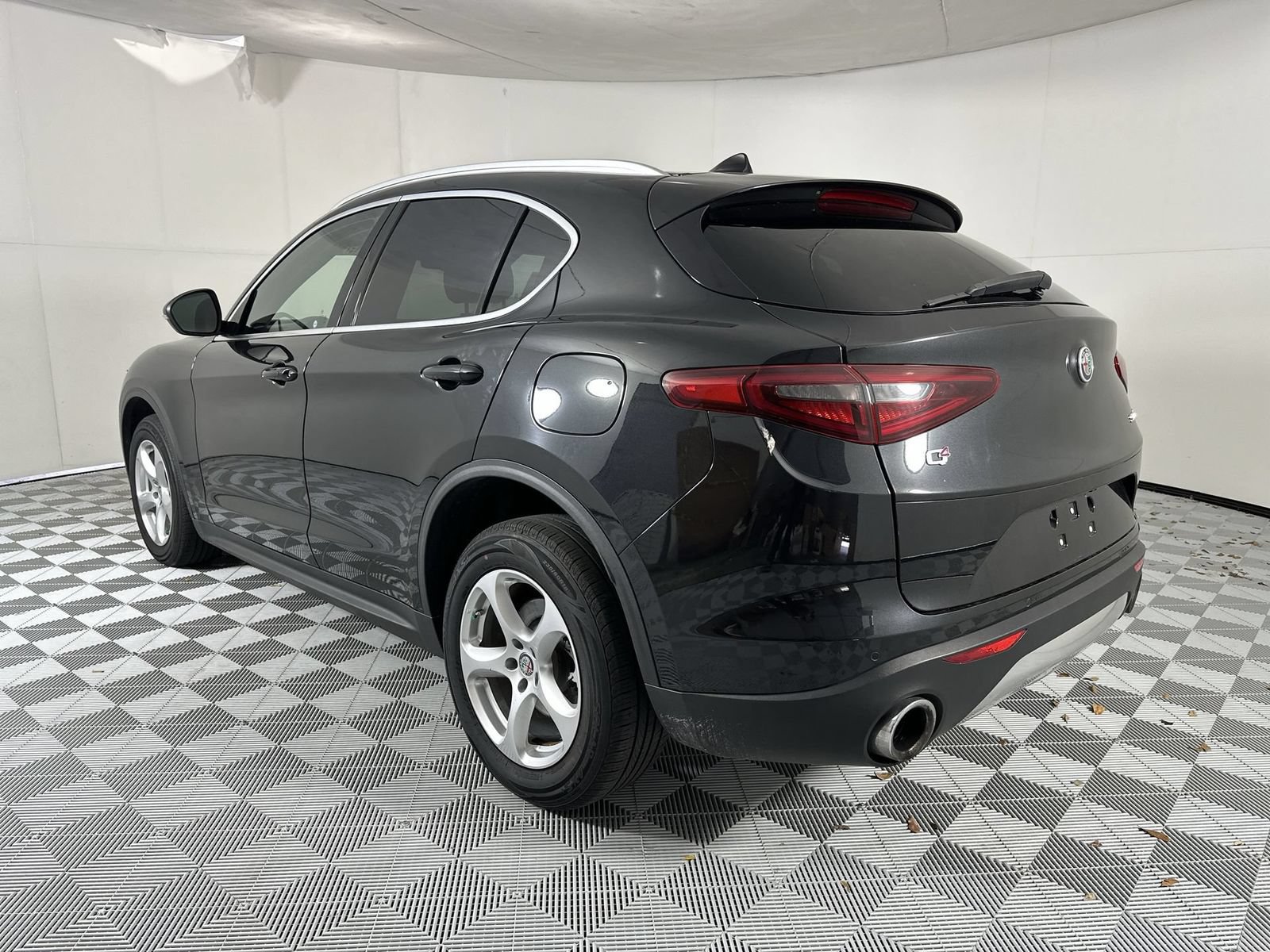 Used 2020 Alfa Romeo Stelvio AWD w/ Cold Weather Package image 6