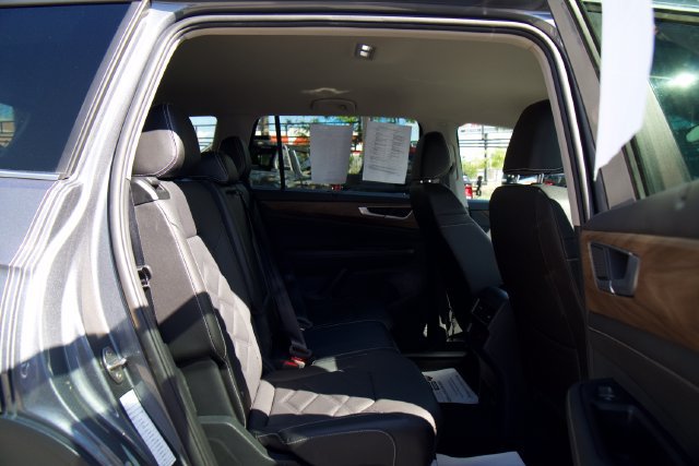 Used 2025 Volkswagen Atlas SE FWD image 26