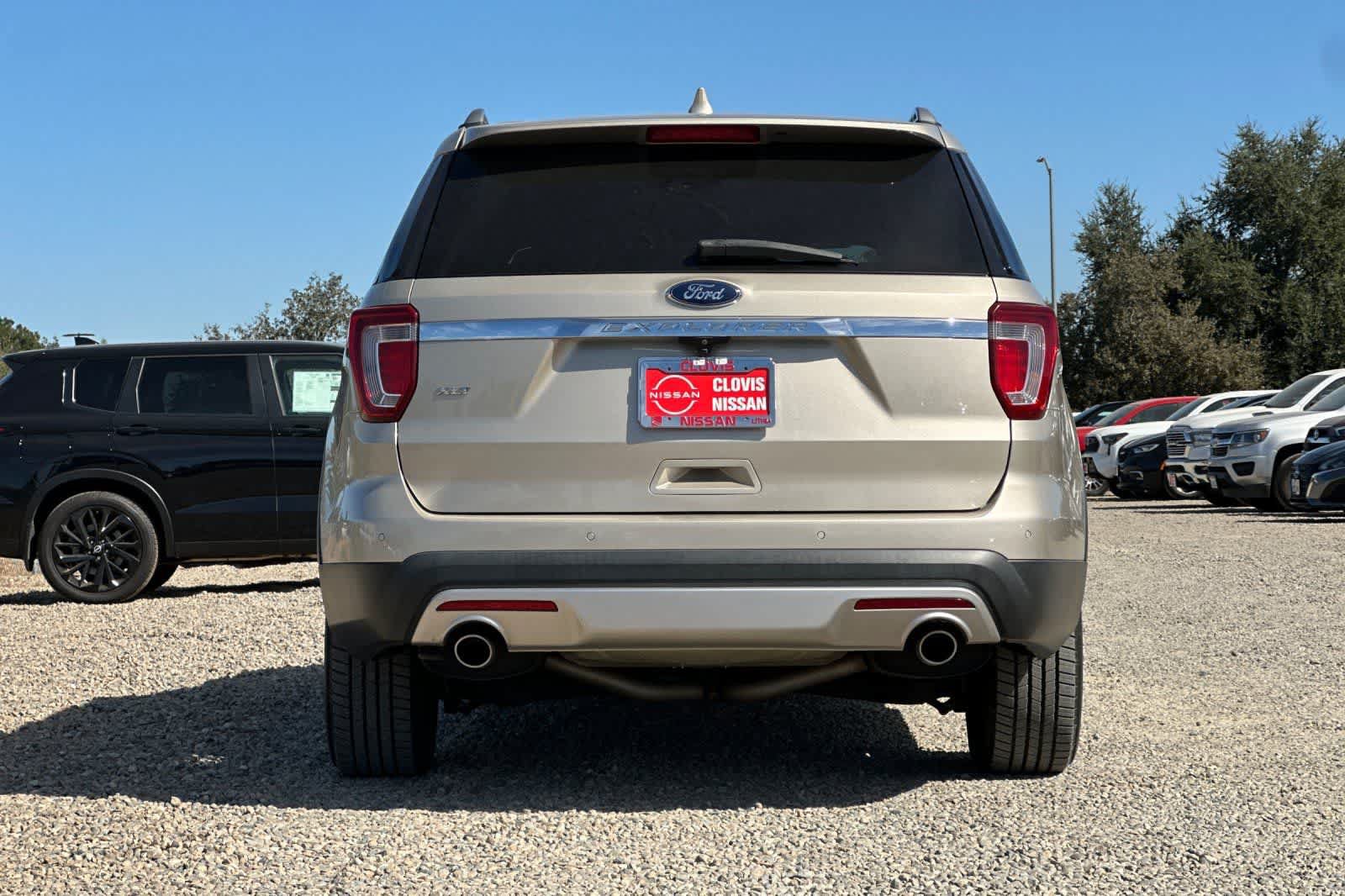 Used 2017 Ford Explorer XLT FWD image 8
