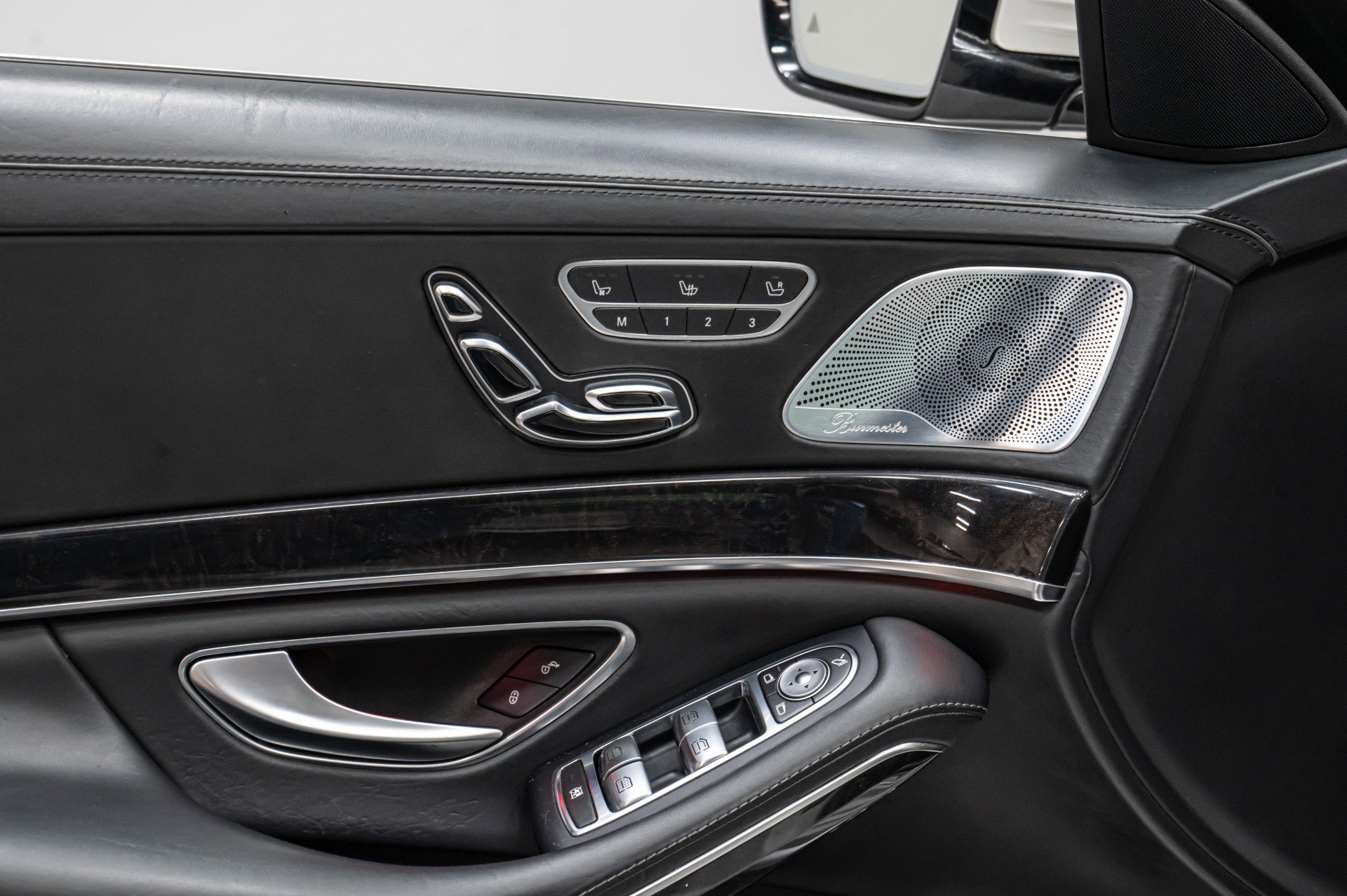 Used 2015 Mercedes-Benz S 63 AMG 4MATIC Sedan w/ Driver Assistance Package image 24