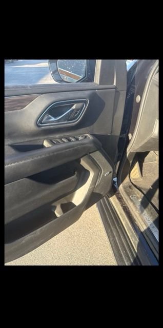 Used 2023 Chevrolet Tahoe LT w/ Luxury Package AWD/4WD image 3