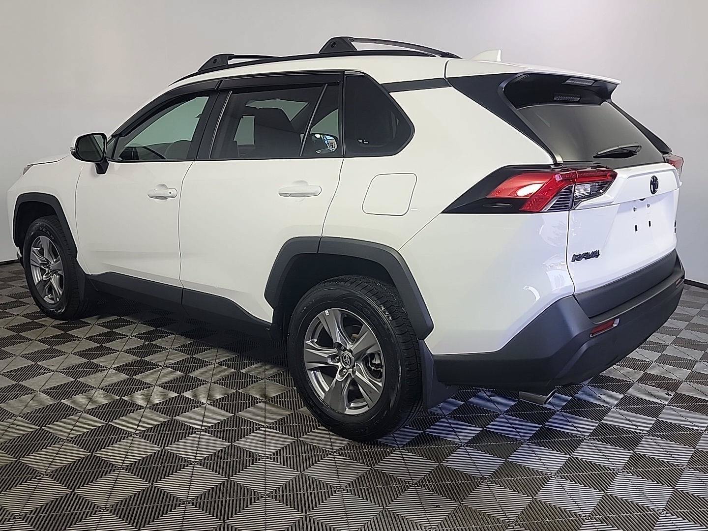 Used 2023 Toyota RAV4 XLE w/ Convenience Package AWD/4WD image 10