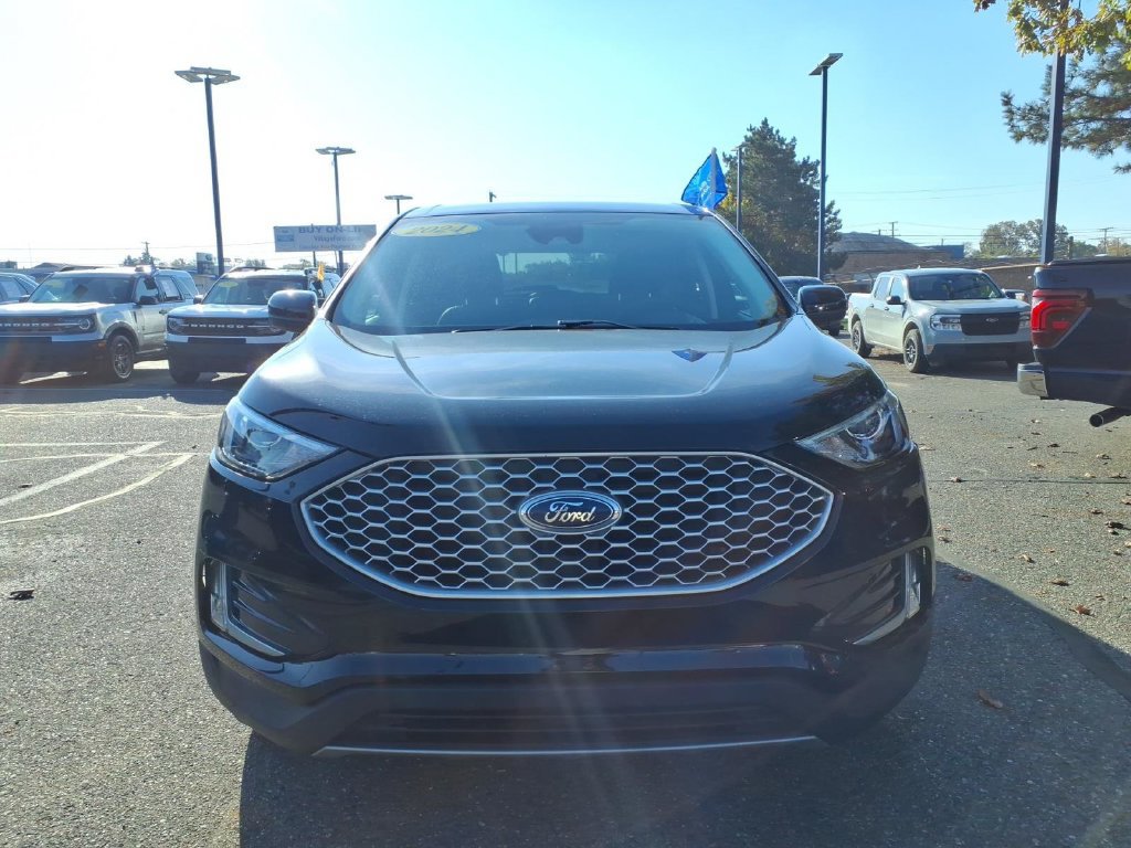 Certified 2024 Ford Edge SEL w/ Convenience Package AWD/4WD image 3