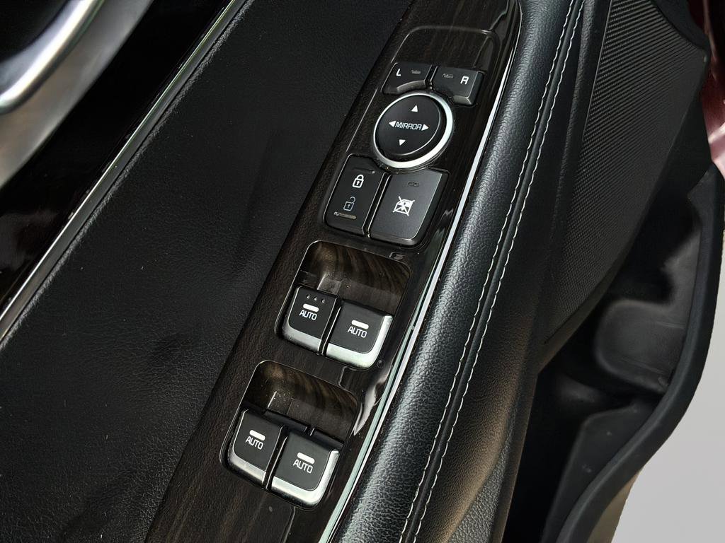 Used 2020 Kia Sorento LX FWD image 12