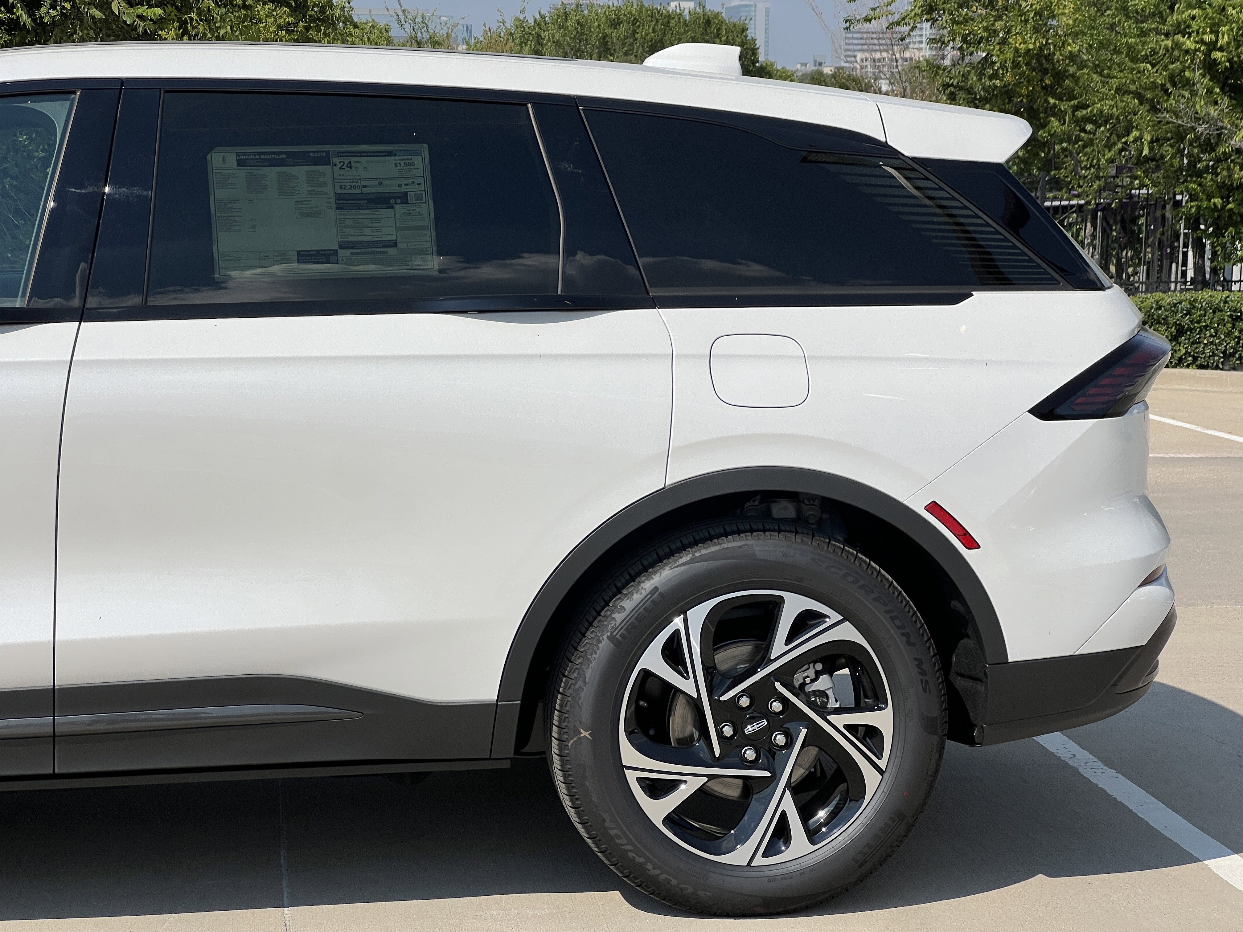 New 2025 Lincoln Nautilus Premier w/ Equipment Group 102A image 6