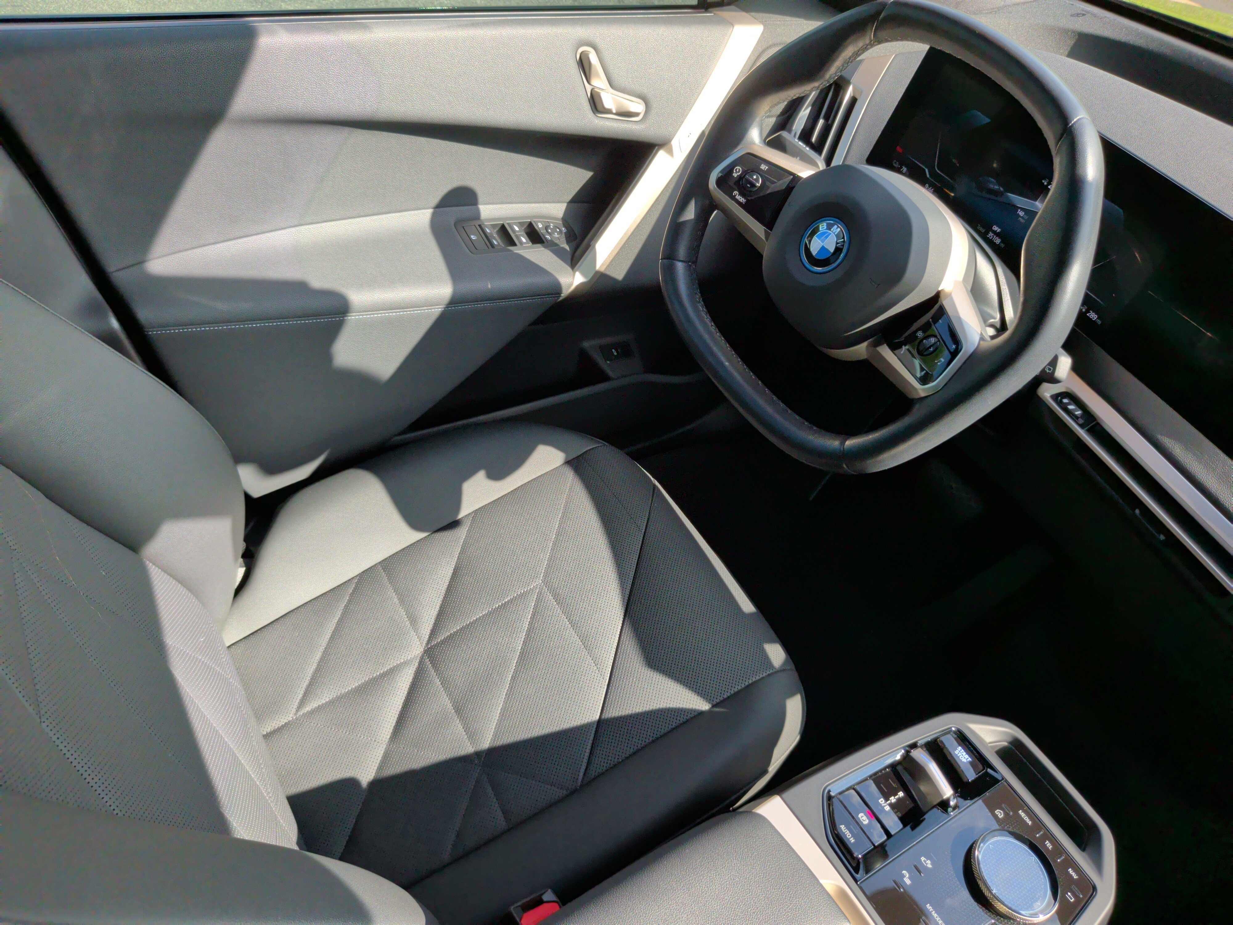Certified 2024 BMW iX xDrive50 w/ Sport Package AWD/4WD image 35