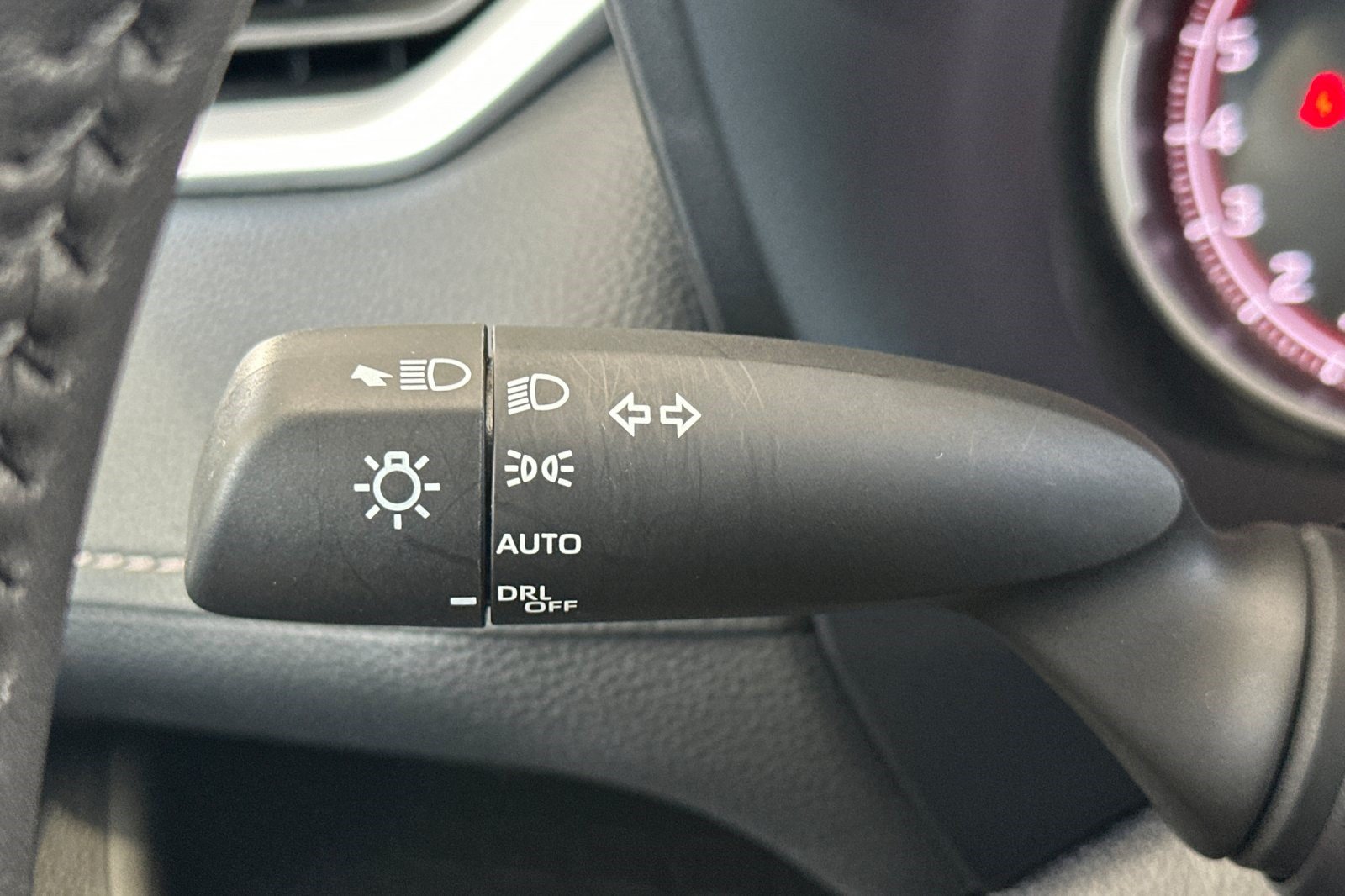 Used 2025 Toyota RAV4 XLE w/ Weather Package FWD image 33