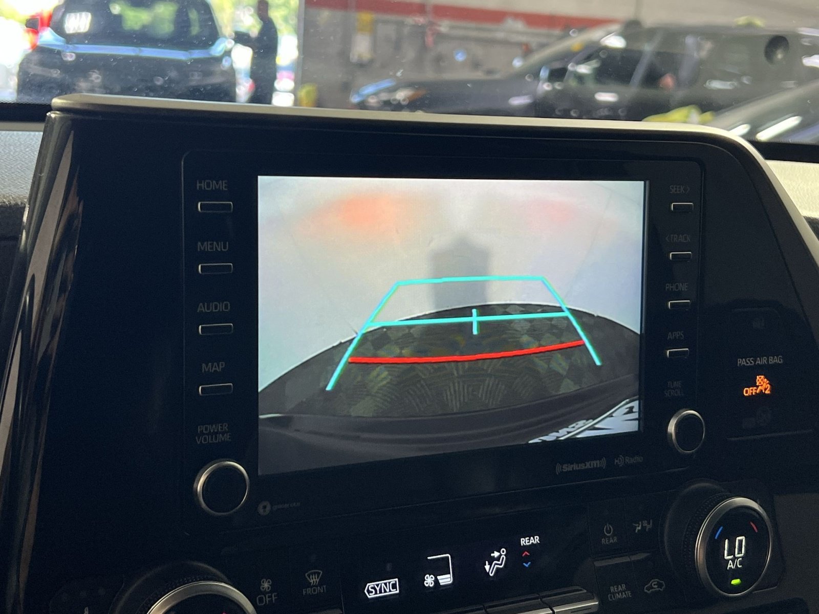 Used 2020 Toyota Highlander XLE AWD/4WD image 19