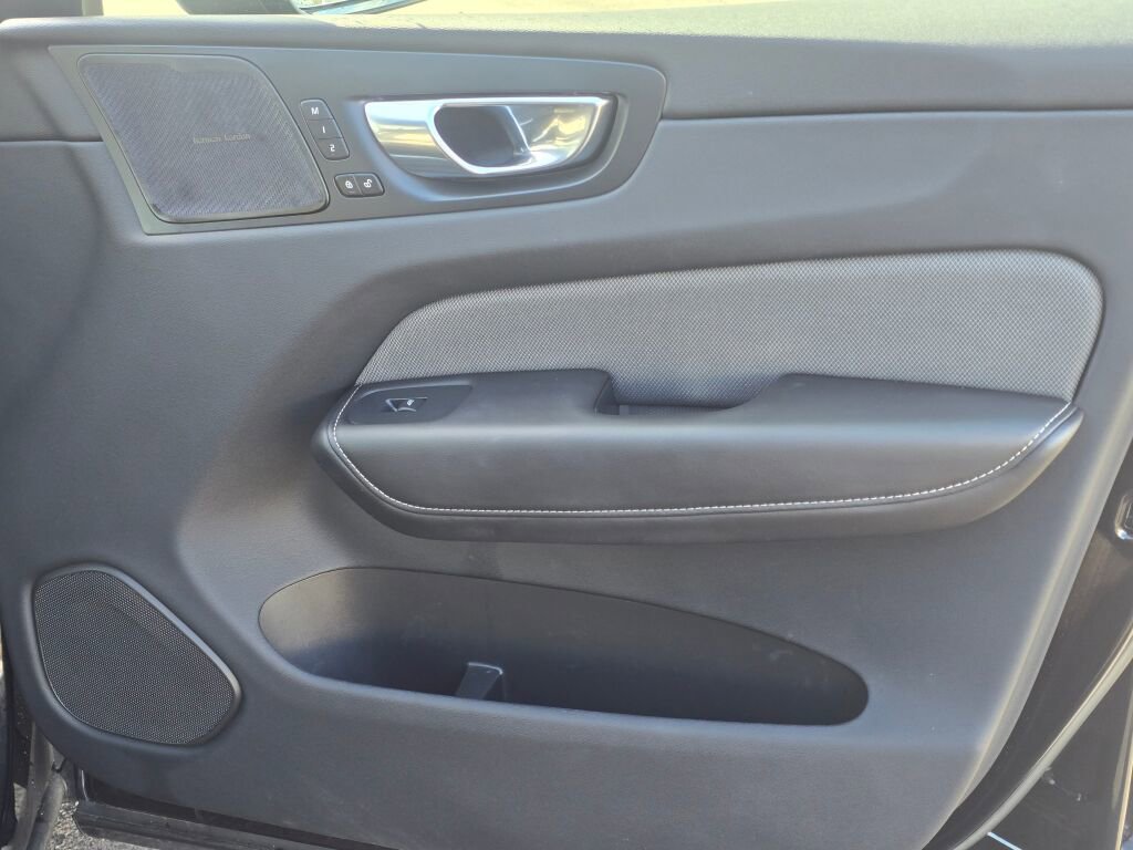 Used 2022 Volvo XC60 T8 R-Design w/ Advanced Package image 25