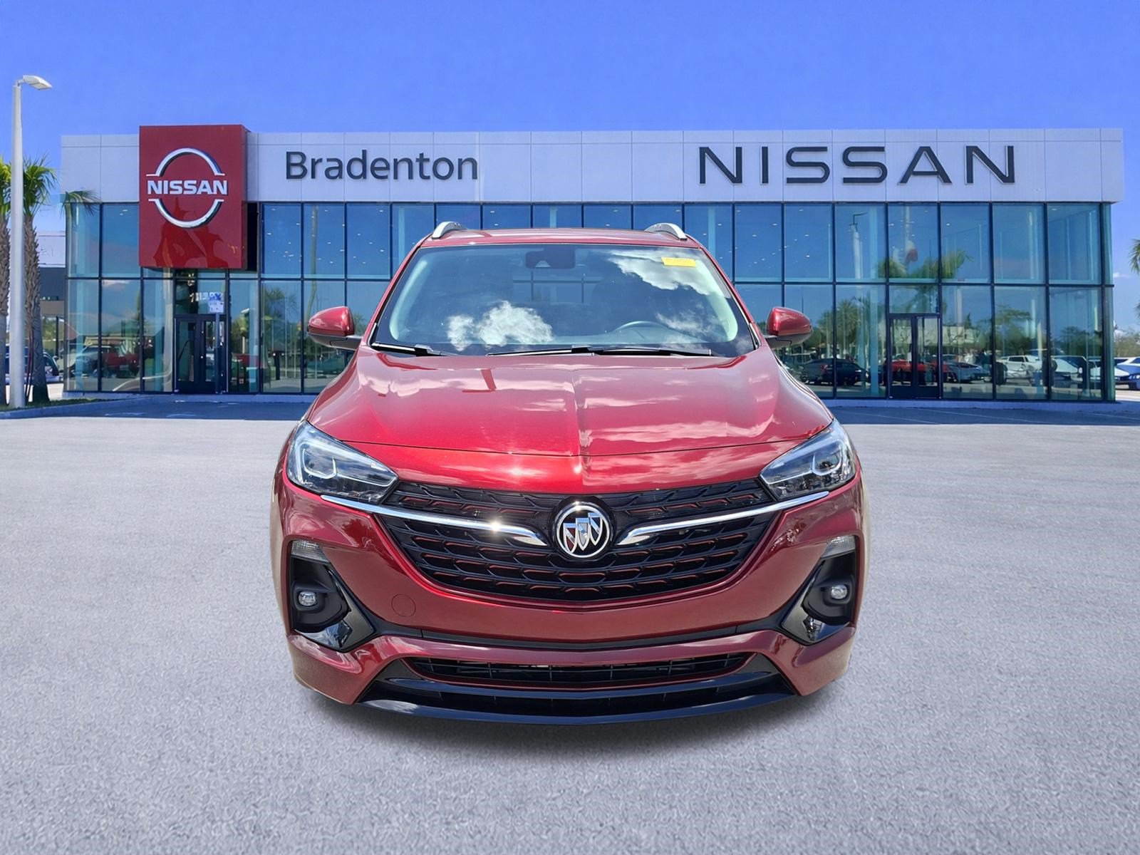 Used 2022 Buick Encore GX Essence w/ Sport Touring Package FWD image 2