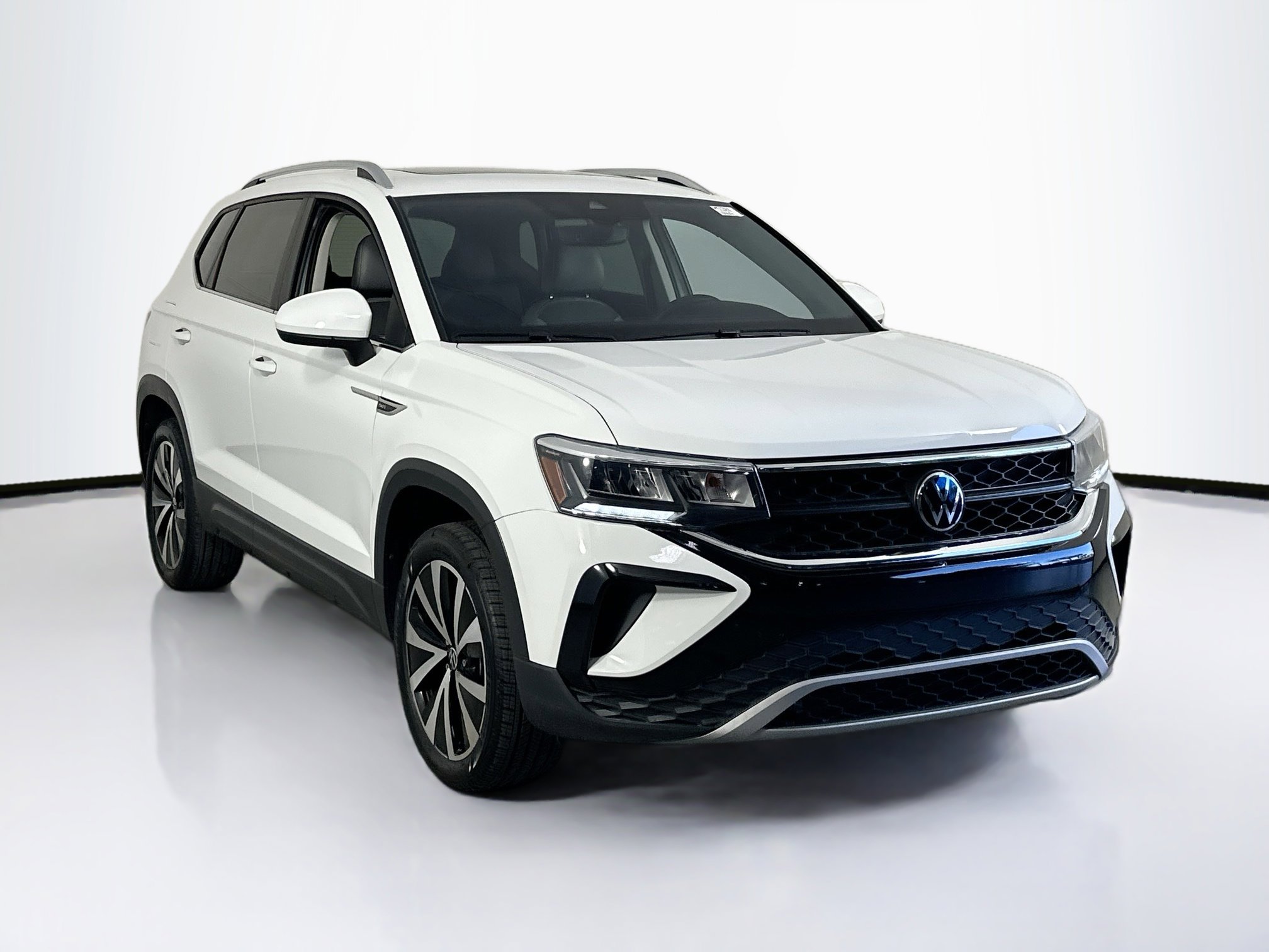 Used 2023 Volkswagen Taos SE image 3