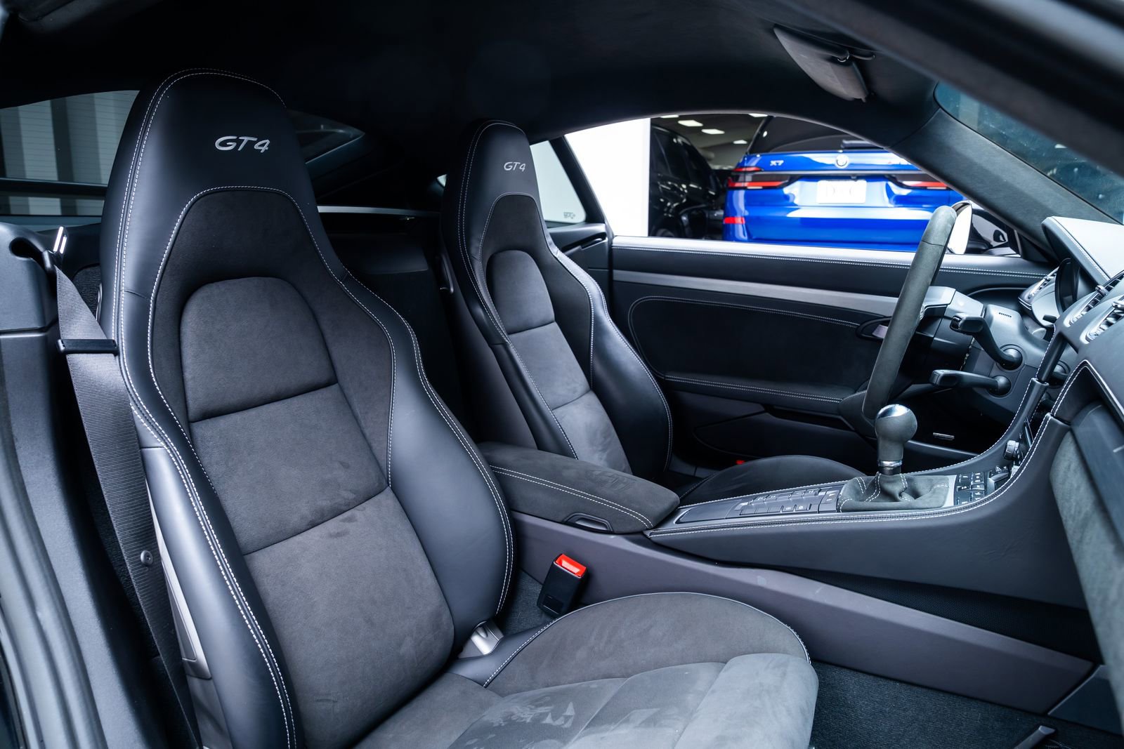 Used 2022 Porsche 718 Cayman GT4 RWD image 18