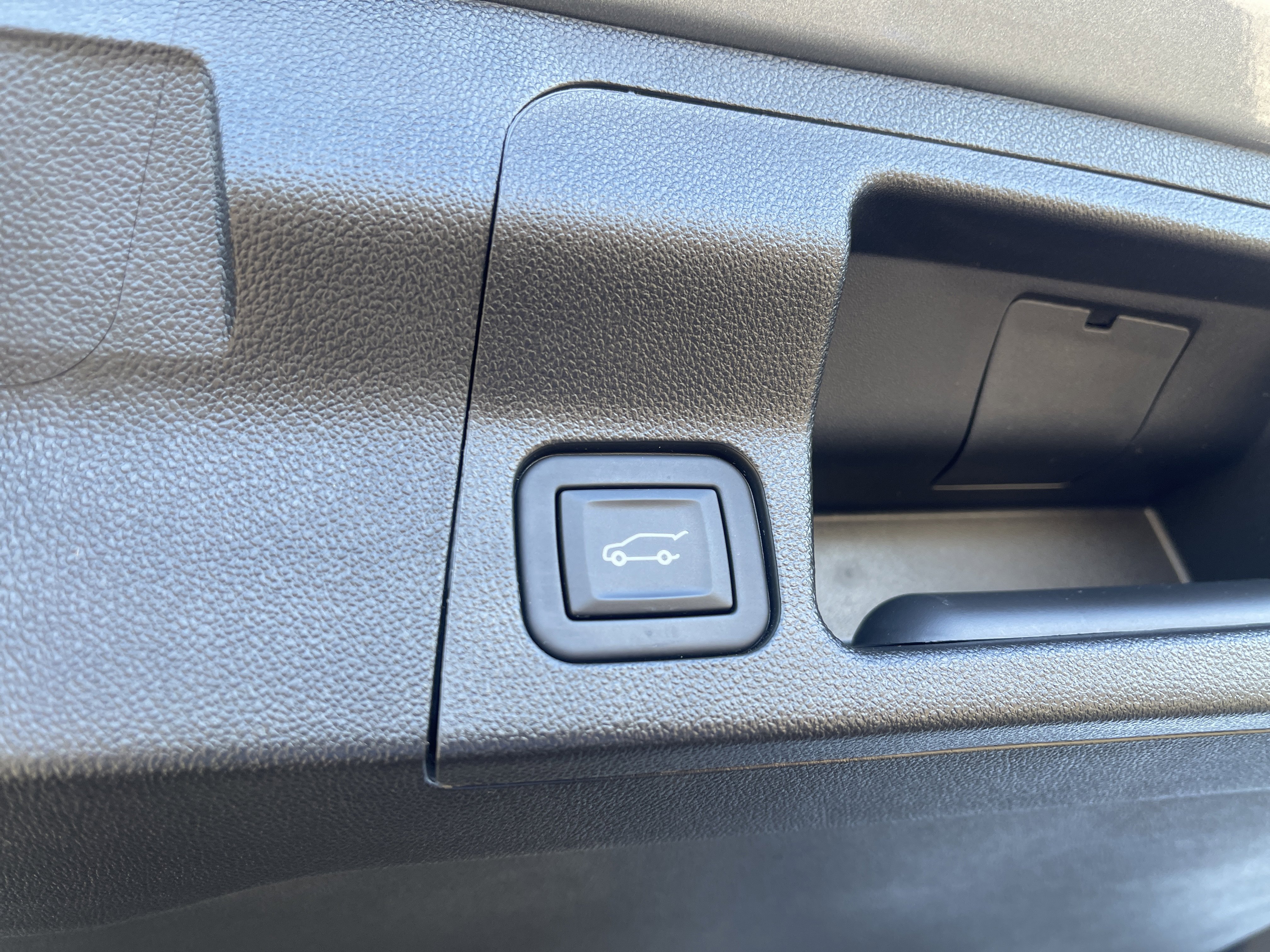 Used 2023 GMC Acadia SLE w/ Driver Convenience Package image 45