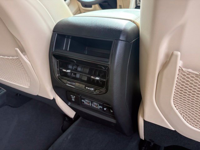Used 2024 Jeep Grand Cherokee Limited AWD/4WD image 32