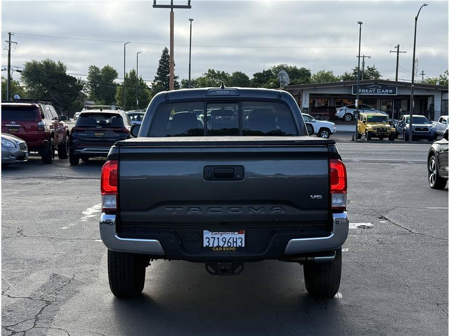Used 2017 Toyota Tacoma SR5 w/ Tow Package RWD image 5