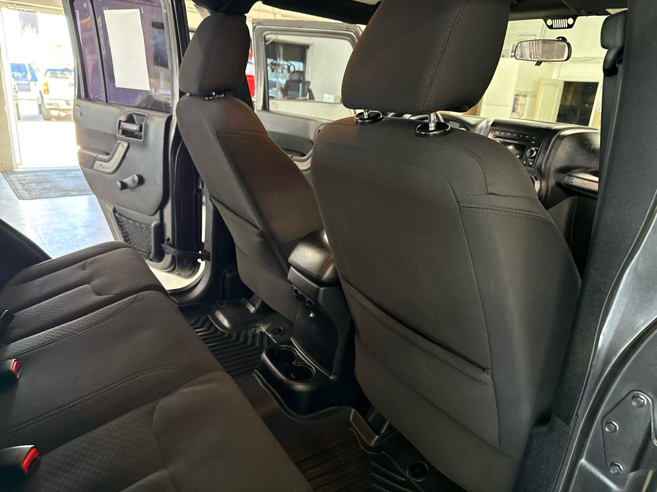 Used 2018 Jeep Wrangler Unlimited Sport w/ Connectivity Group image 39