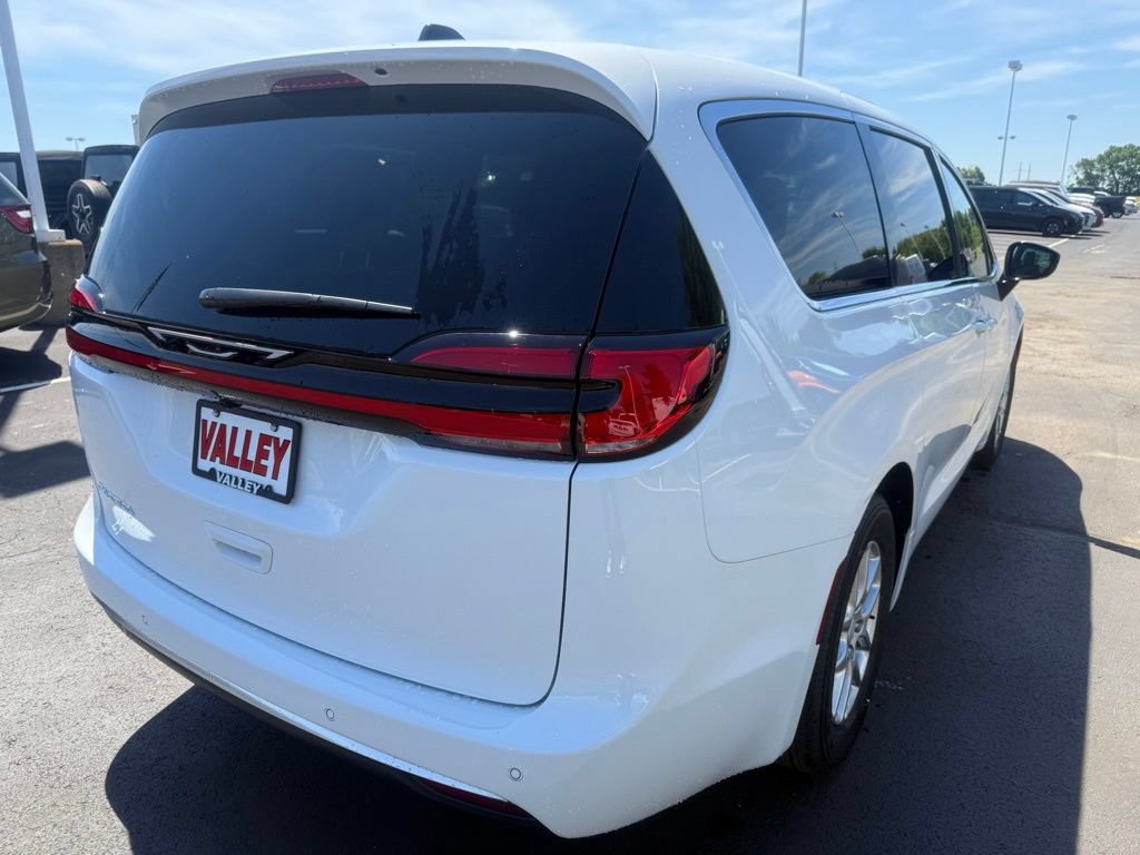 New 2027 Chrysler Pacifica Select w/ Family Tech Group FWD image 3