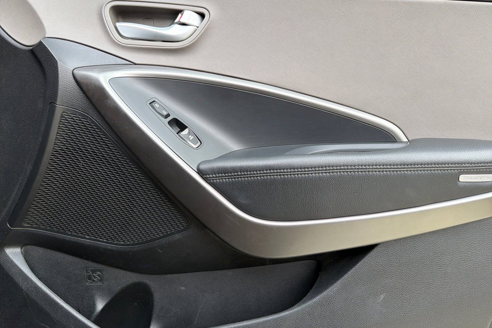 Used 2017 Hyundai Santa Fe SE image 24