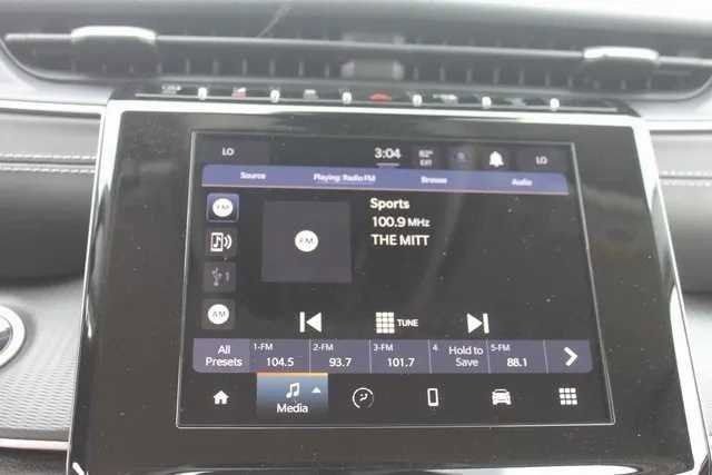 Used 2023 Jeep Grand Cherokee Laredo image 17