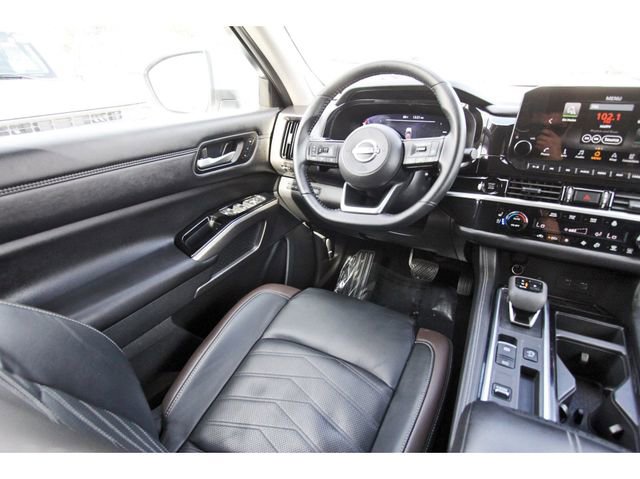 Used 2025 Nissan Pathfinder Platinum w/ Cargo Package image 6