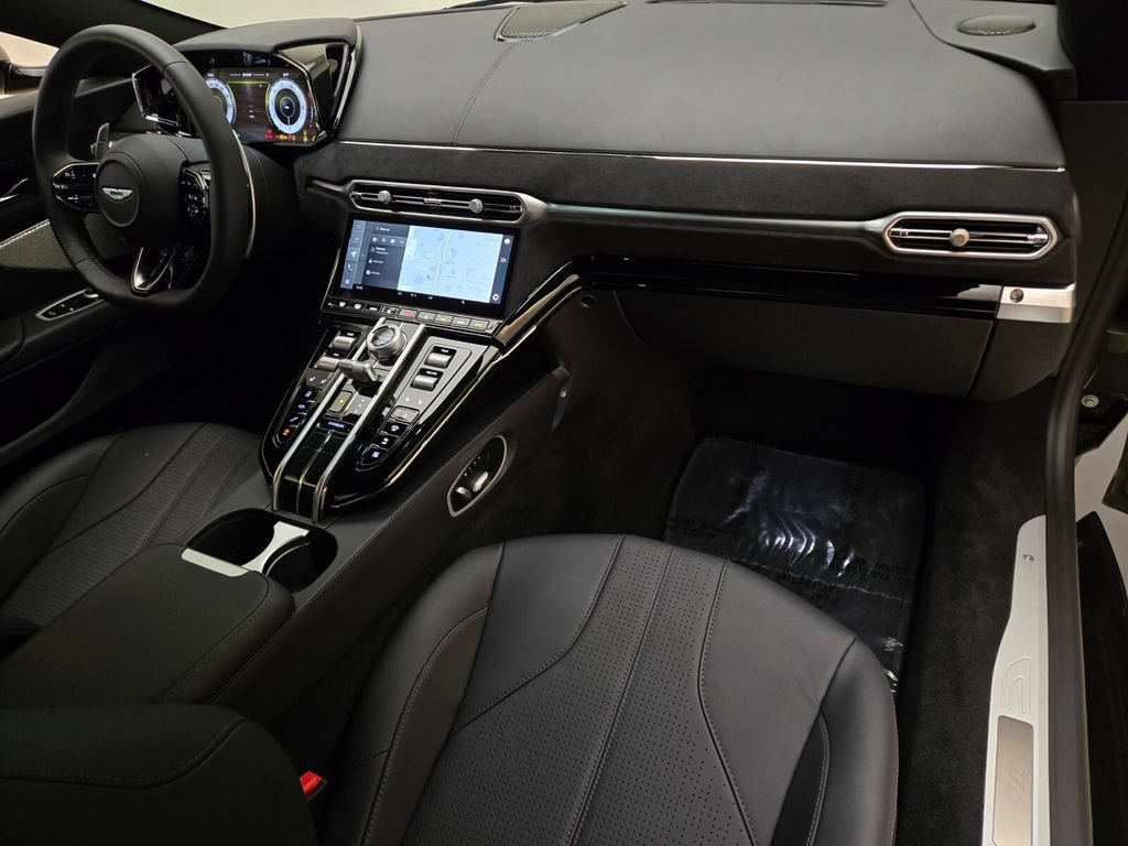 Used 2025 Aston Martin V8 Vantage Coupe RWD image 22