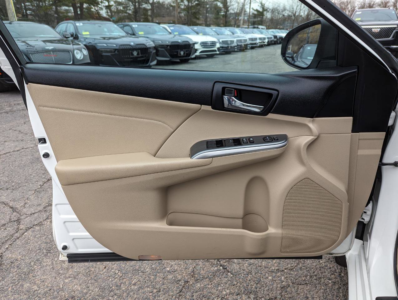 Used 2013 Toyota Camry XLE w/ Leather Pkg FWD image 11