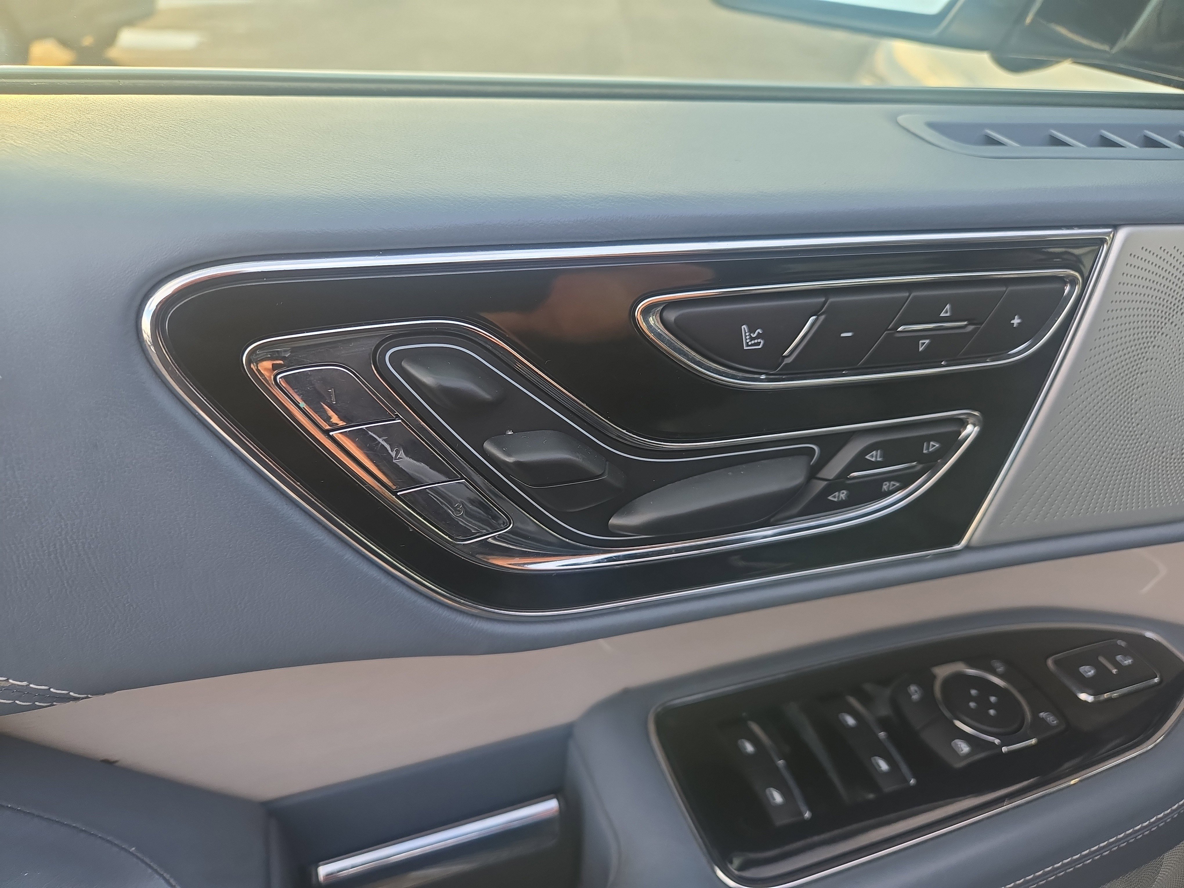 Used 2019 Lincoln Navigator Black Label w/ Cargo Package image 27