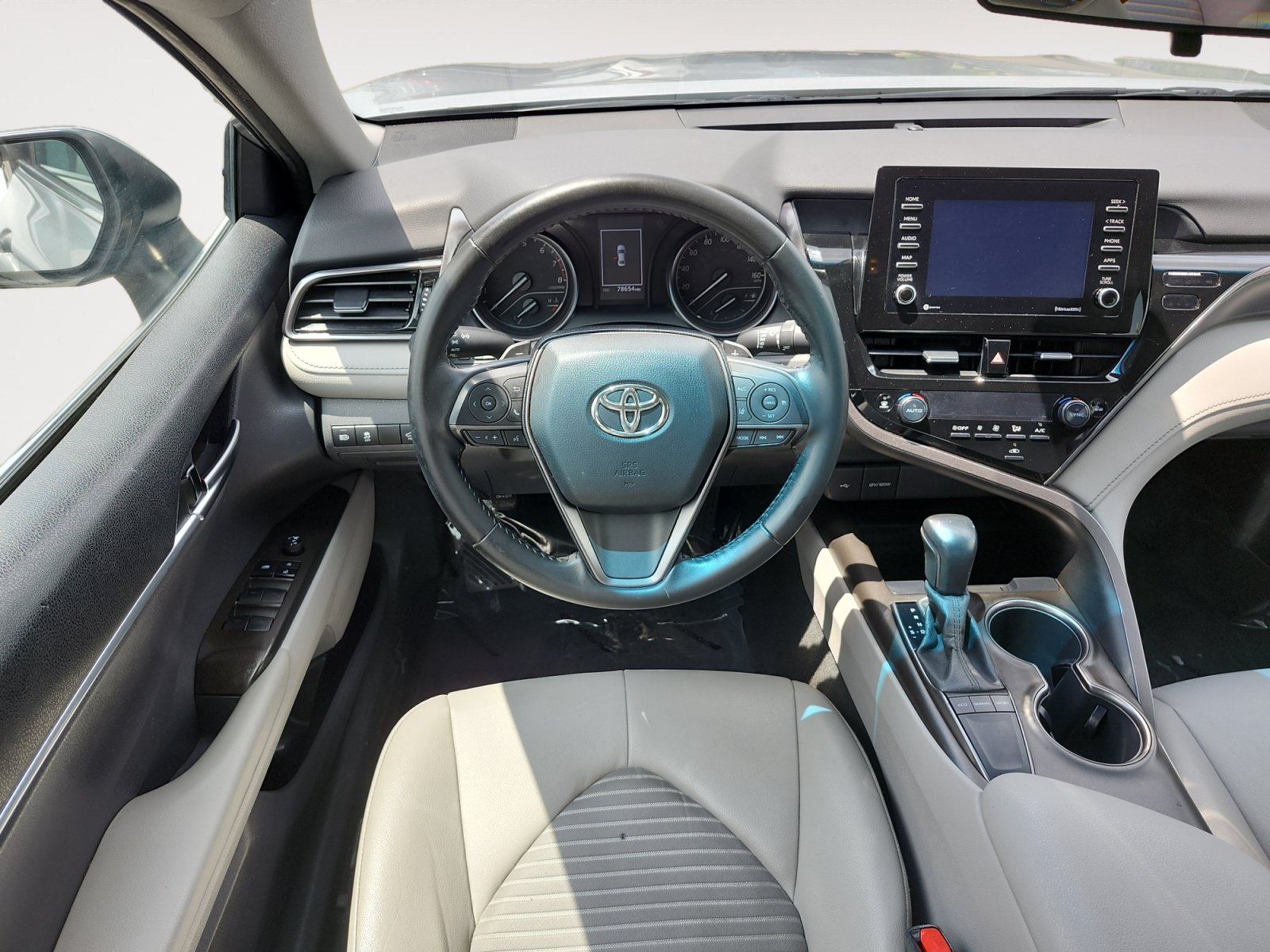 Used 2022 Toyota Camry SE FWD image 11