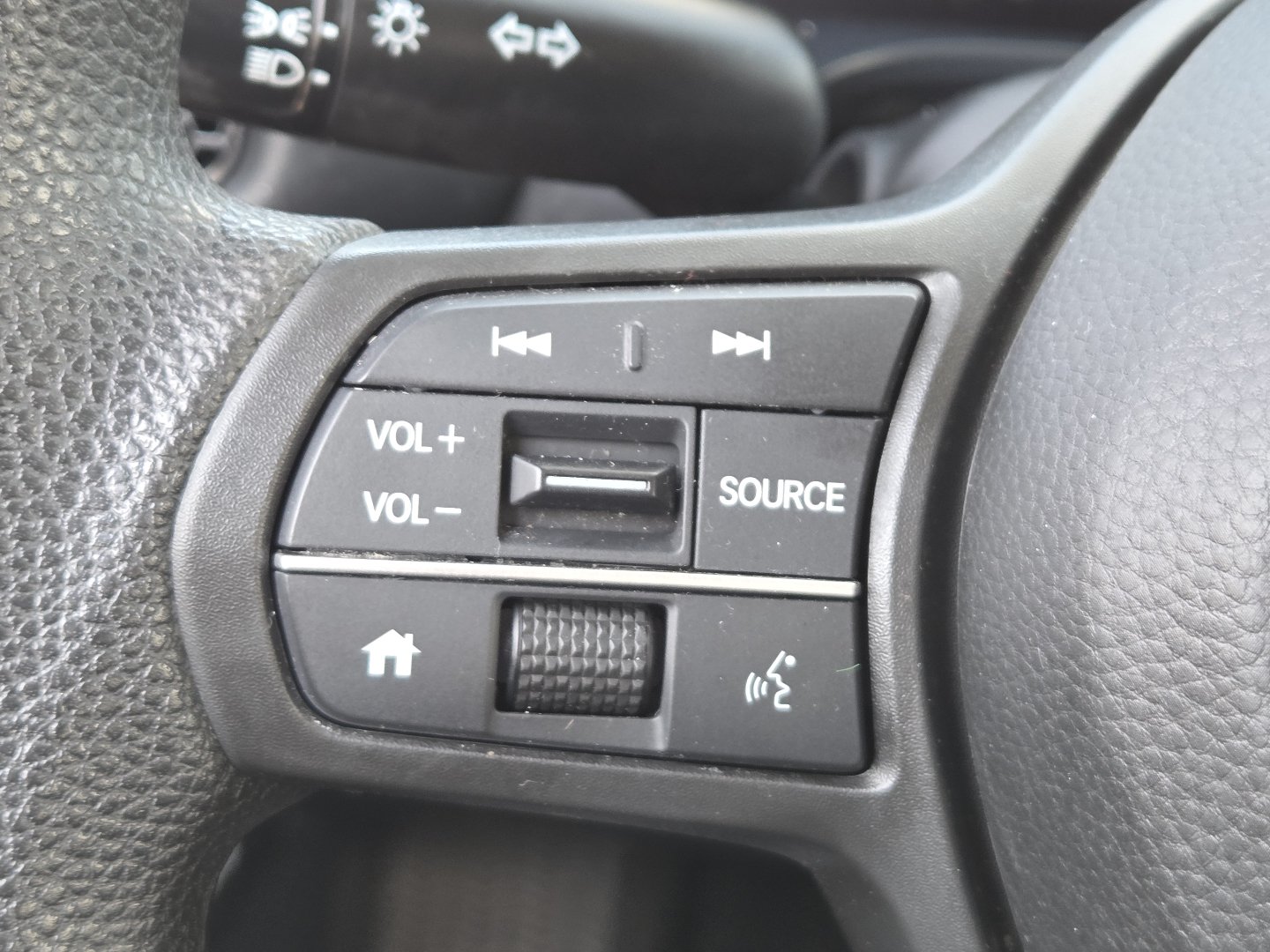 Used 2023 Honda HR-V LX image 32