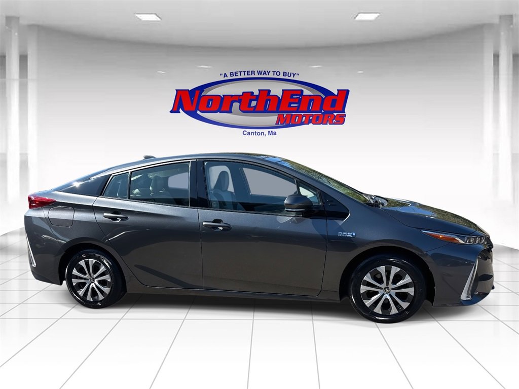 Used 2020 Toyota Prius Prime XLE image 2