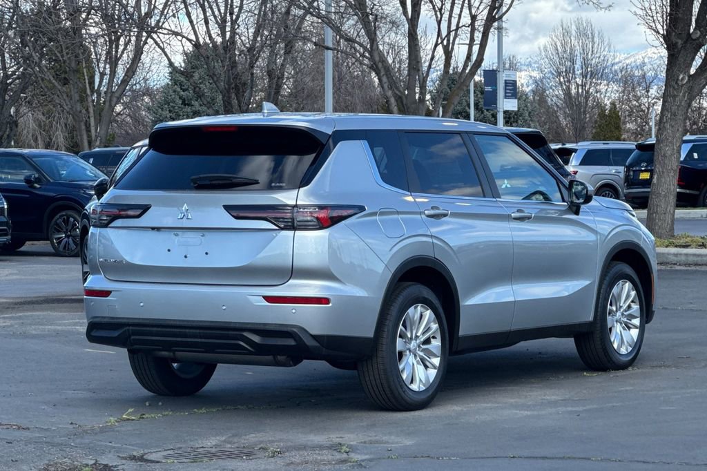 New 2026 Mitsubishi Outlander ES AWD/4WD image 4