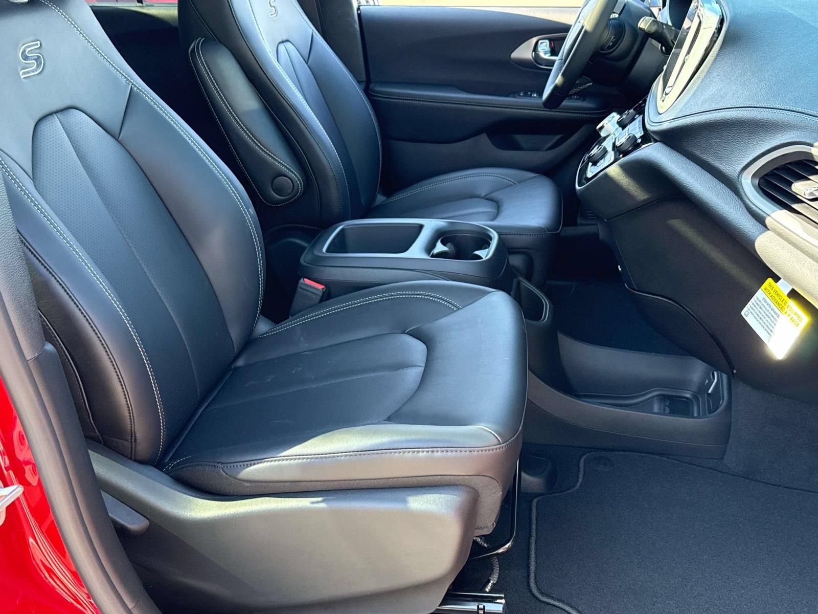 New 2026 Chrysler Pacifica Select w/ S Appearance Package FWD image 30