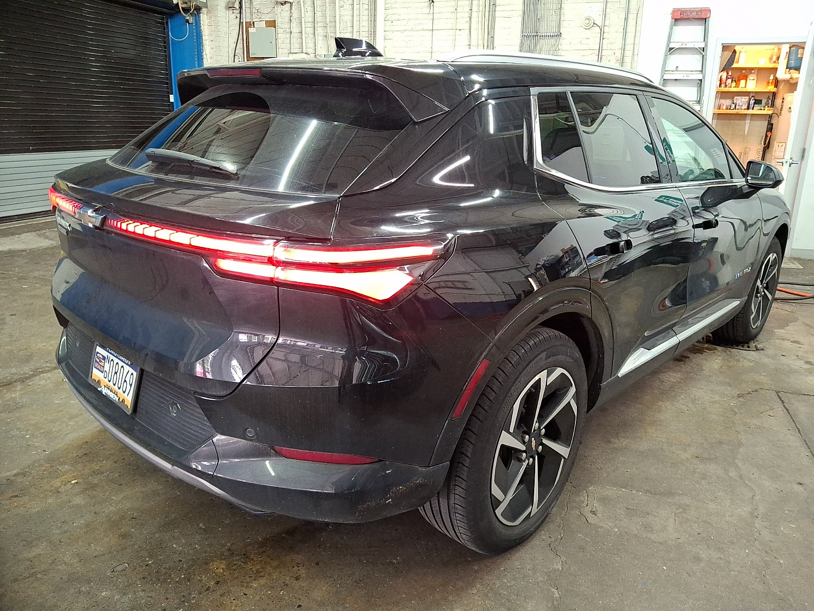 Certified 2024 Chevrolet Equinox EV LT FWD image 5