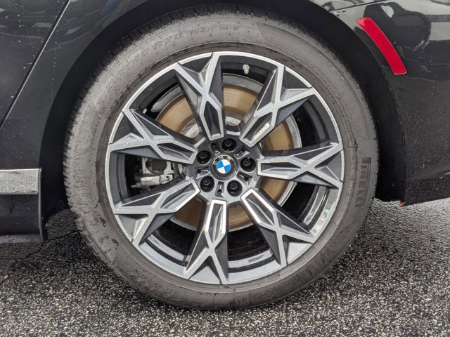 Used 2025 BMW i7 eDrive50 w/ Premium Package image 24