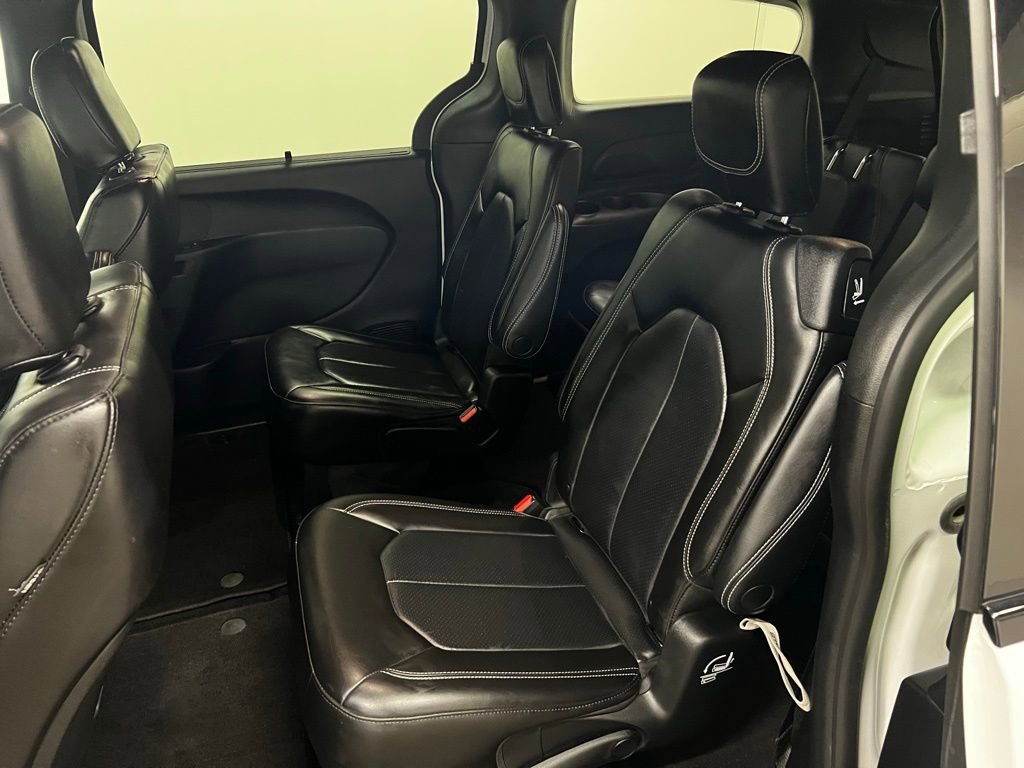 Used 2023 Chrysler Pacifica Touring-L w/ S Appearance Package image 34
