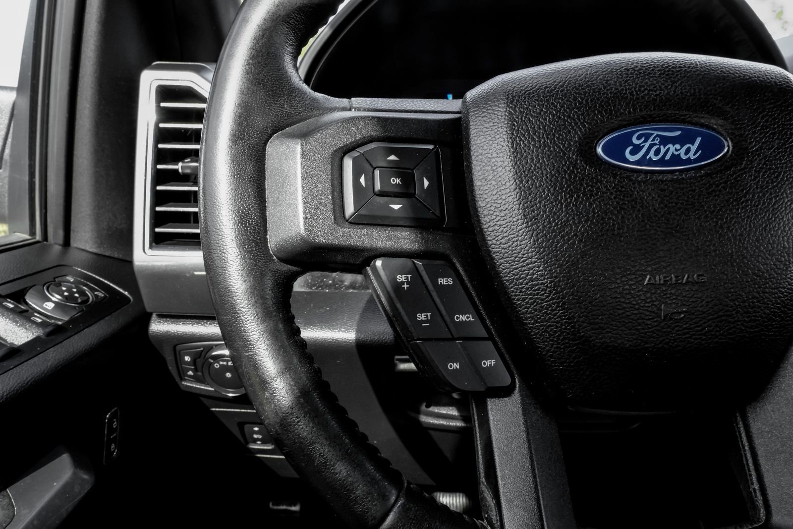 Used 2017 Ford F150 XLT w/ Equipment Group 302A Luxury AWD/4WD image 16