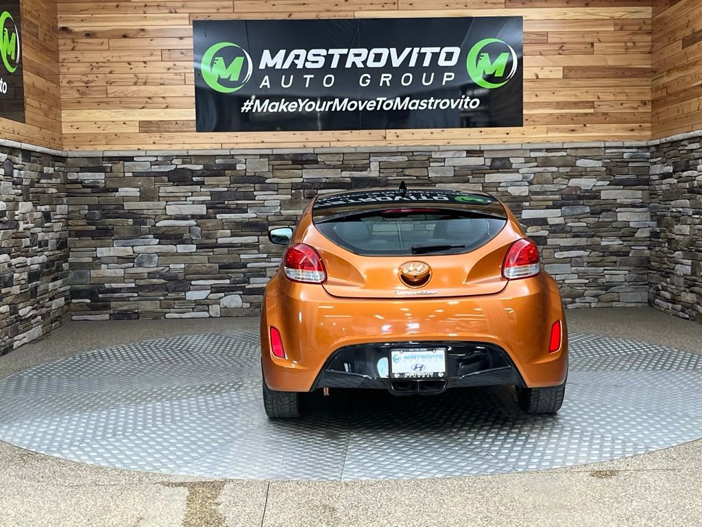 Used 2012 Hyundai Veloster w/ Style Pkg image 9