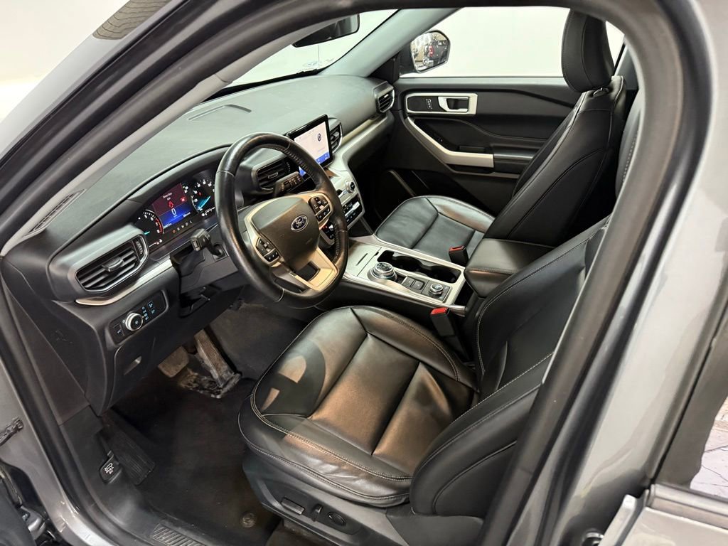 Certified 2022 Ford Explorer XLT w/ Equipment Group 202A image 20