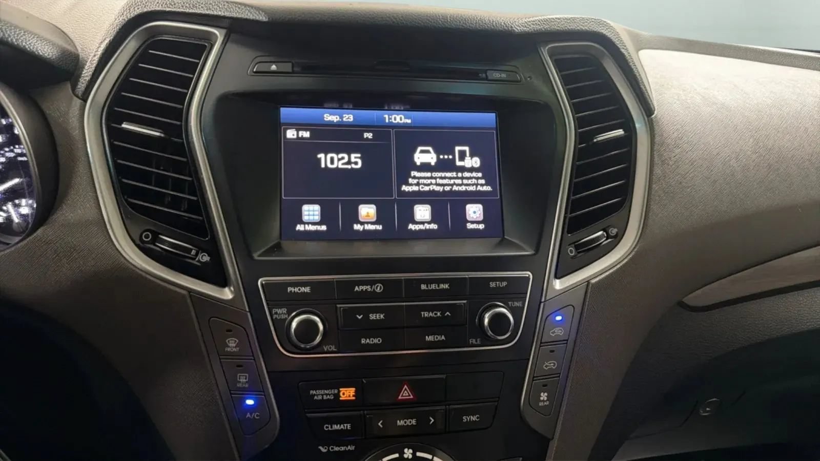 Used 2017 Hyundai Santa Fe SE FWD image 13