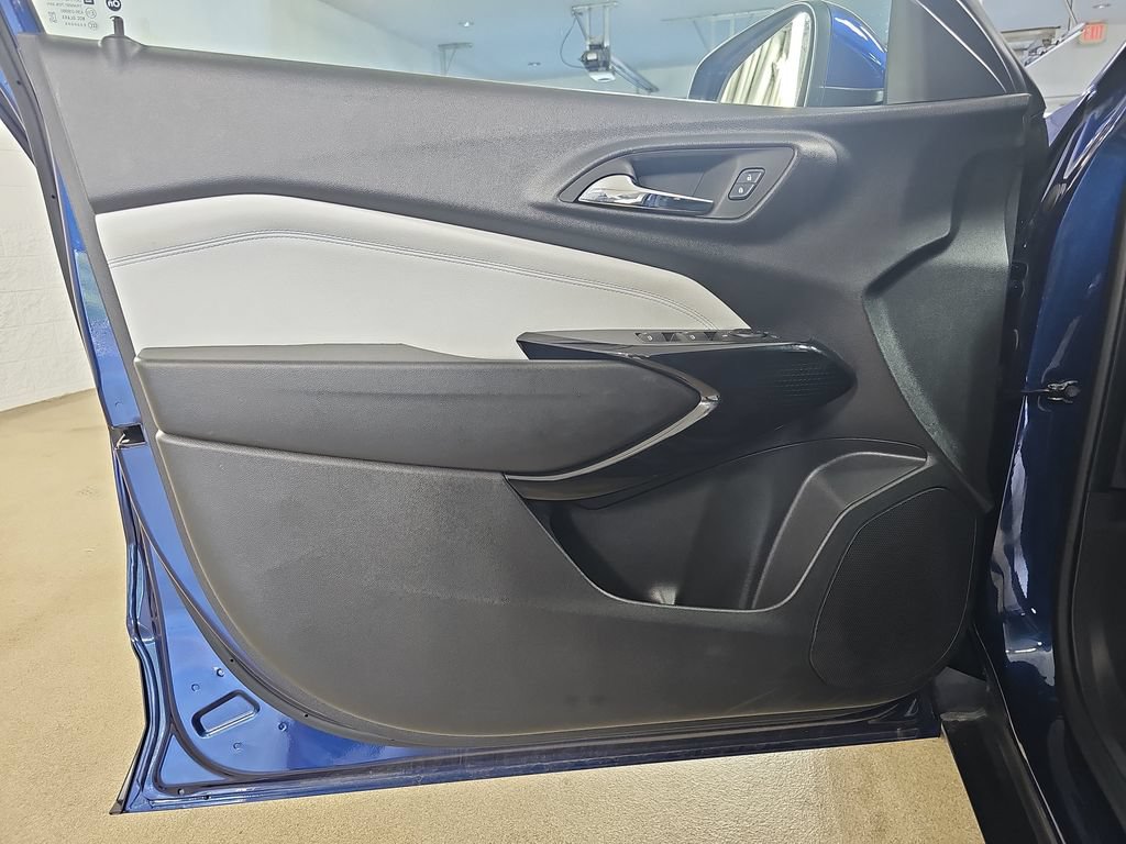 Certified 2024 Chevrolet Trax LT FWD image 31