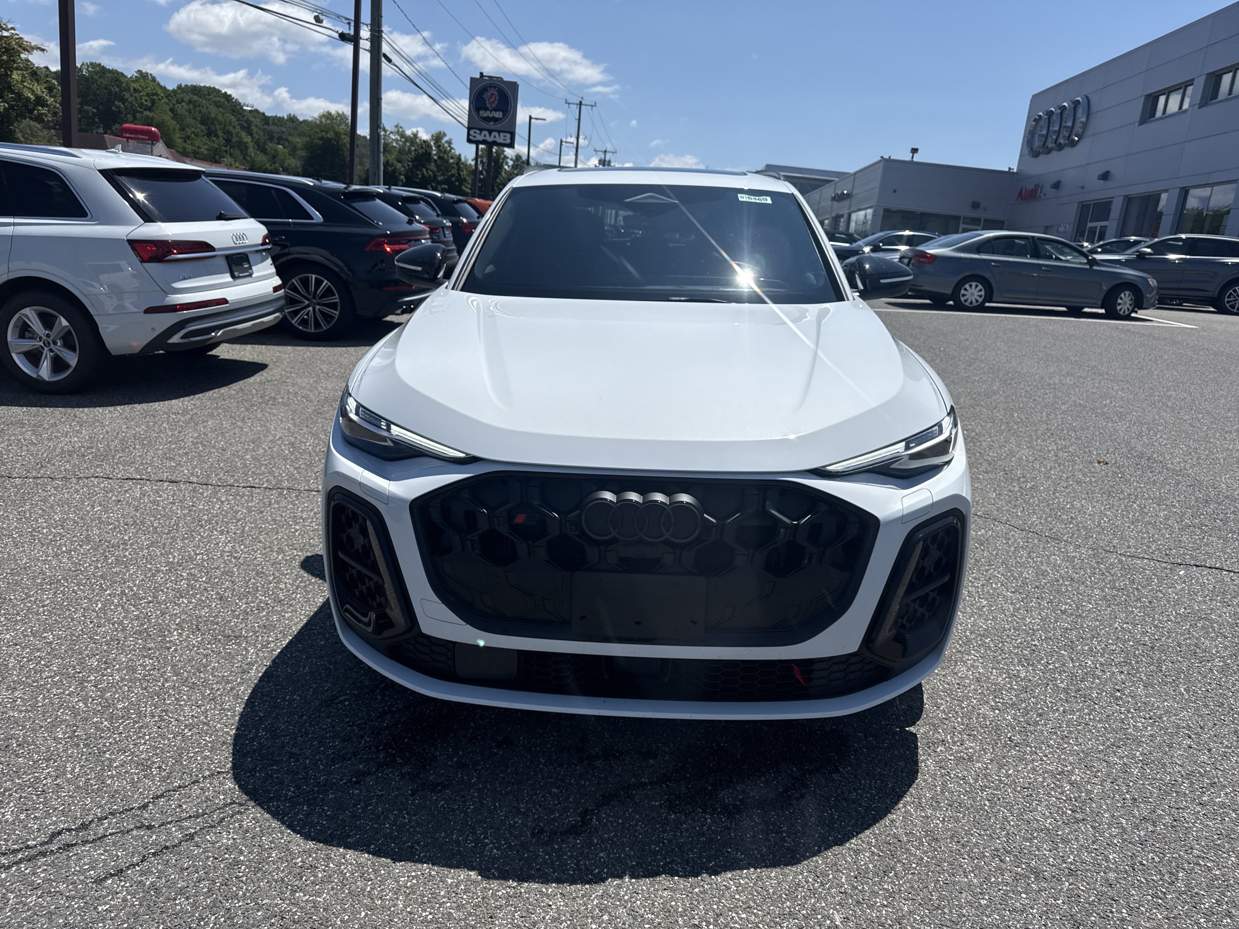 Certified 2025 Audi SQ5 Premium Plus w/ Premium Plus Package AWD/4WD image 2