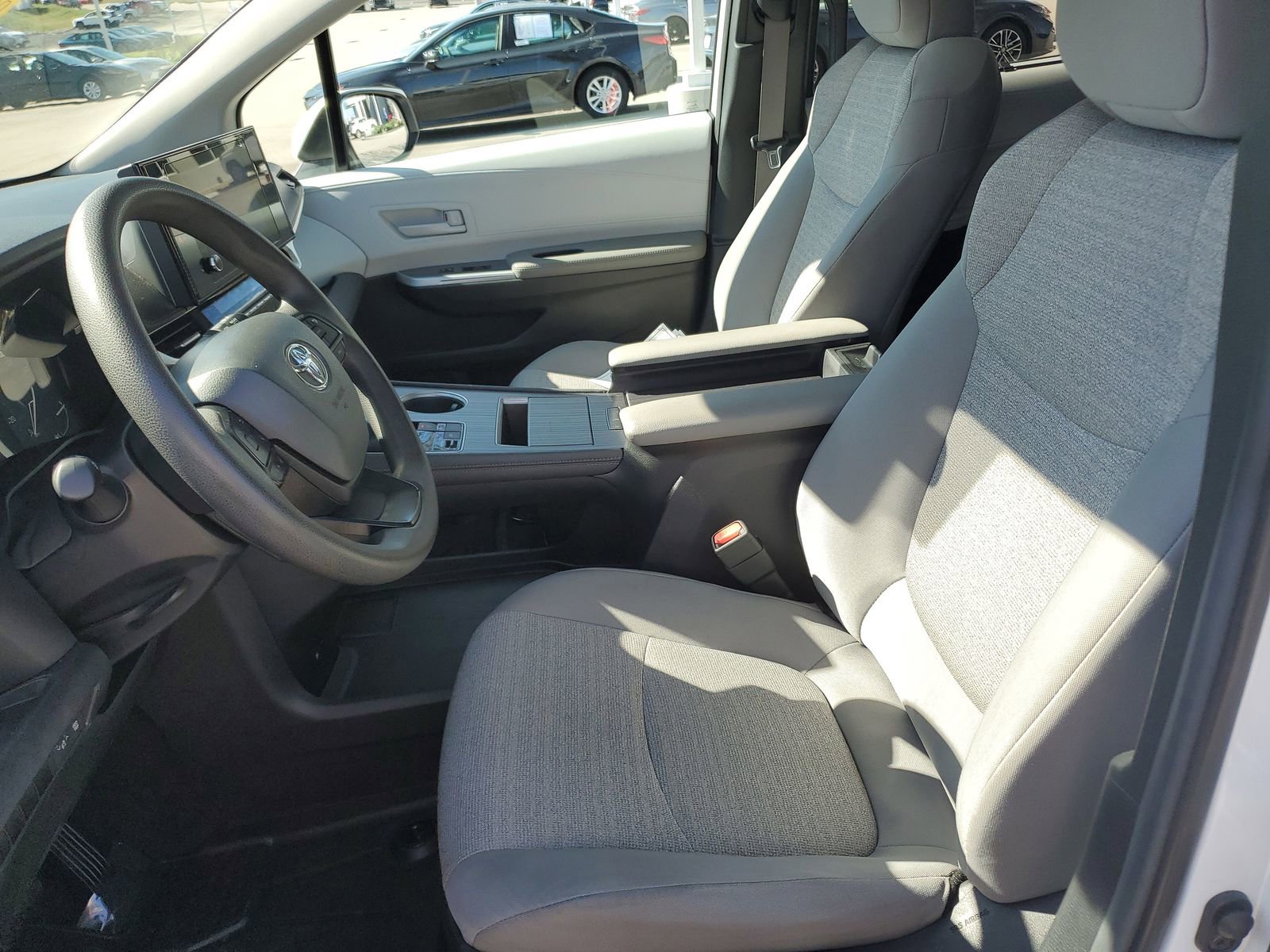 Certified 2025 Toyota Sienna LE image 17