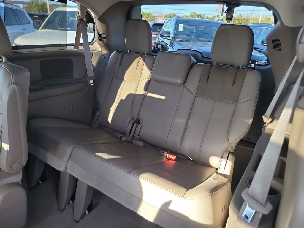 Used 2013 Chrysler Town & Country Limited w/ Luxury Group image 13