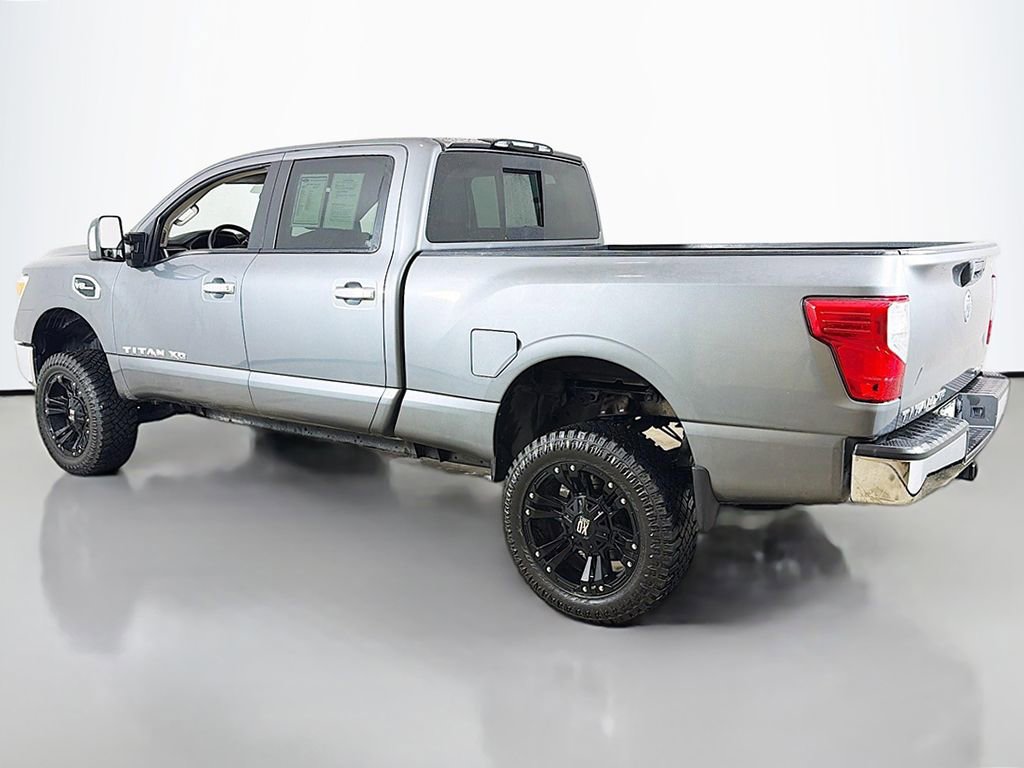 Used 2017 Nissan Titan SV image 4