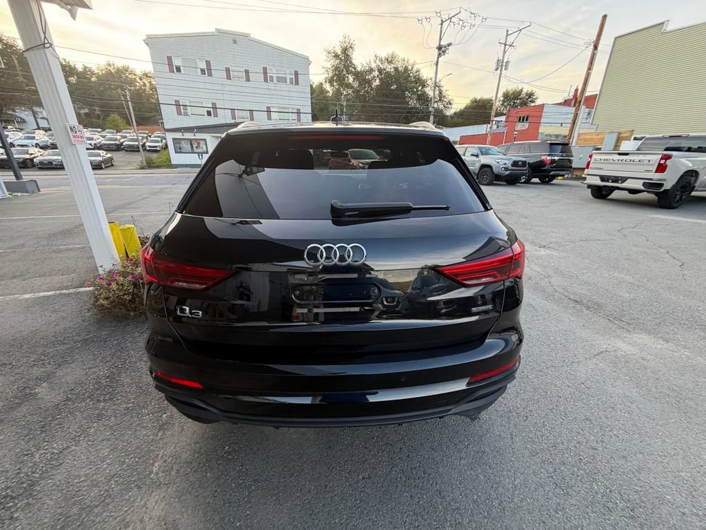 Used 2023 Audi Q3 2.0T Premium w/ Convenience Package AWD/4WD image 4