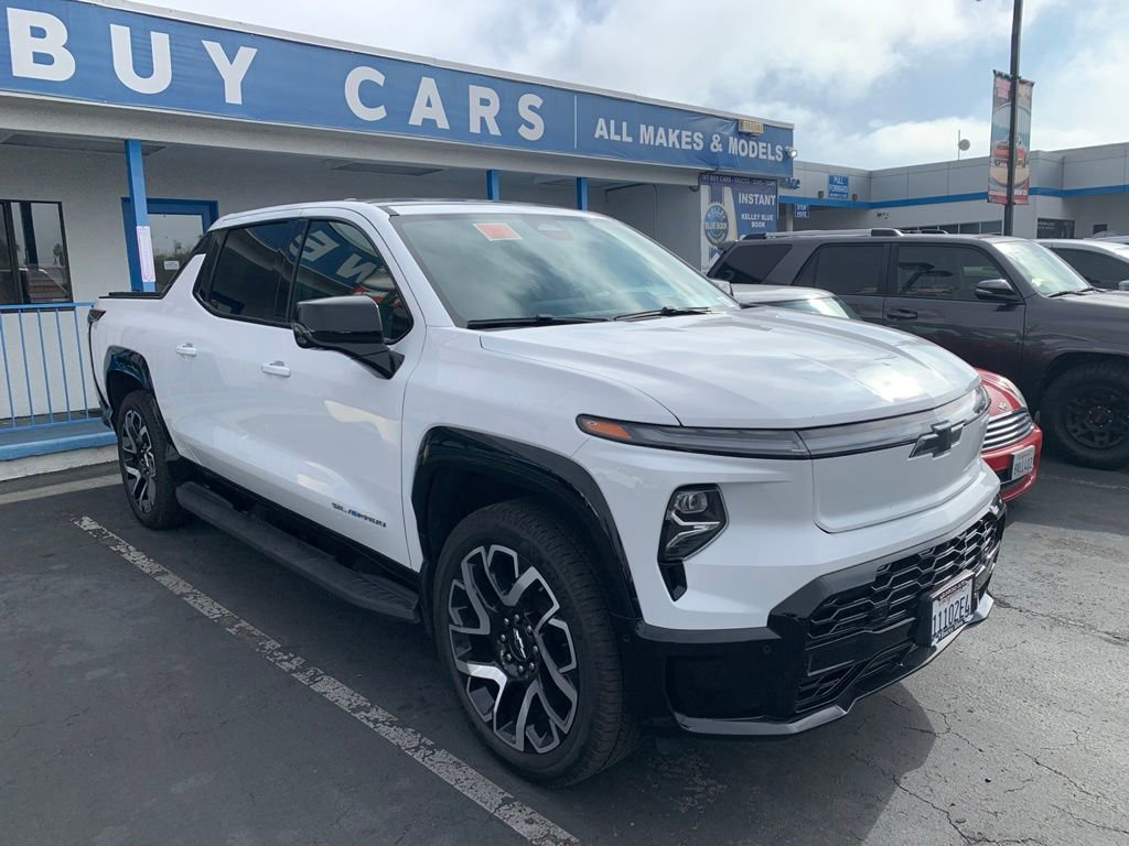 Used 2024 Chevrolet Silverado EV RST AWD/4WD image 5