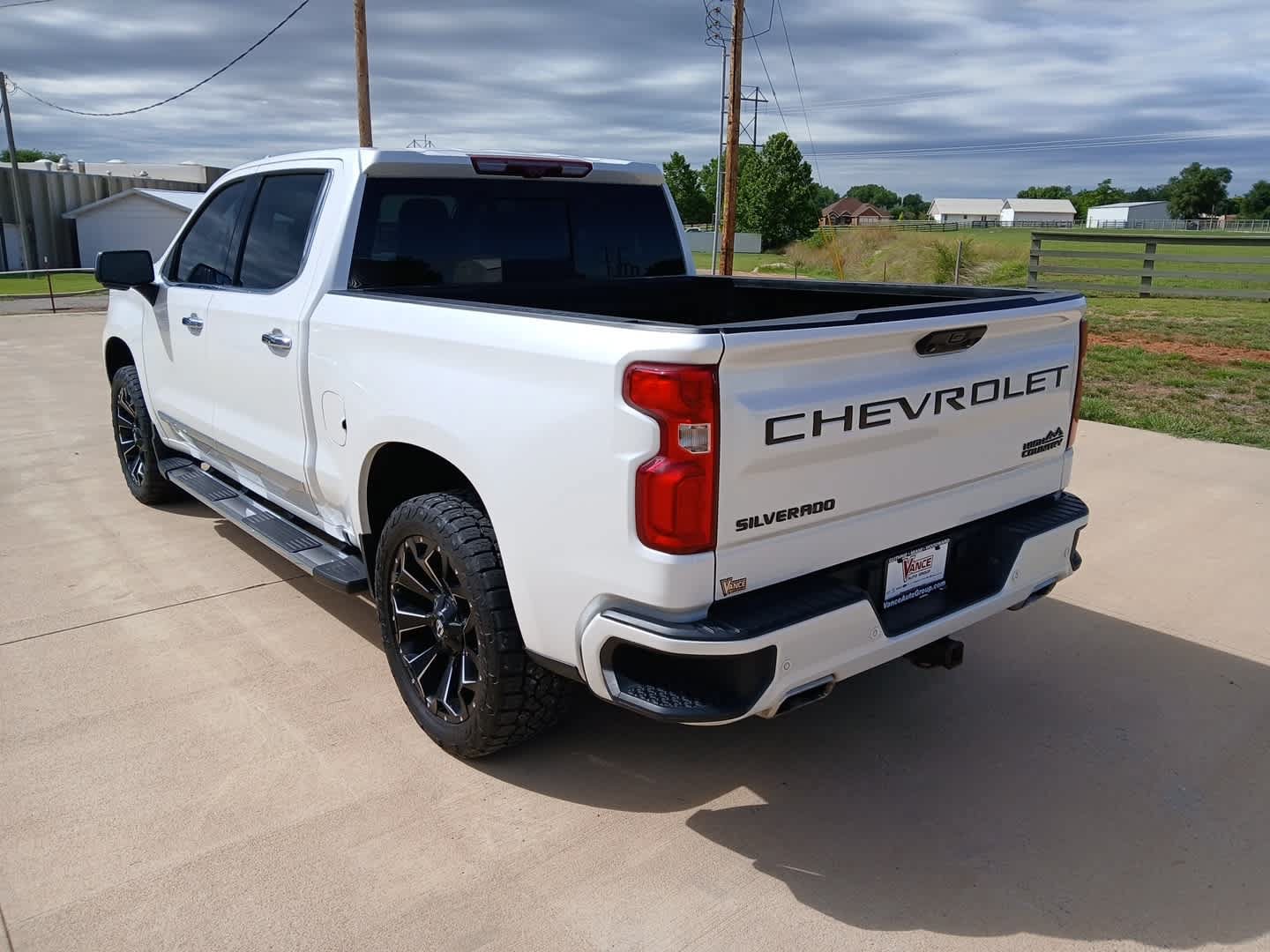 Used 2023 Chevrolet Silverado 1500 High Country w/ High Country Premium Package AWD/4WD image 4