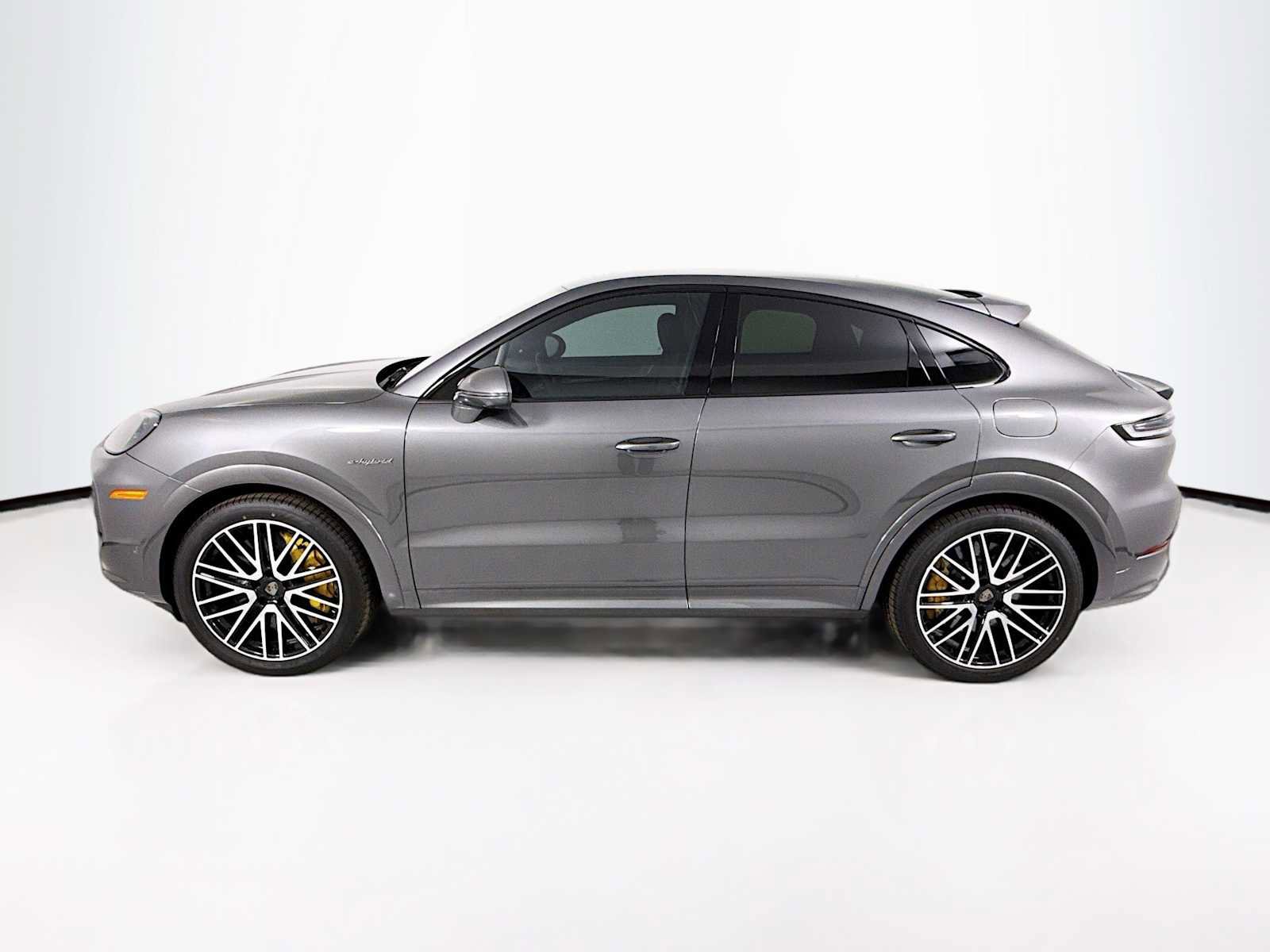 New 2025 Porsche Cayenne Turbo image 2